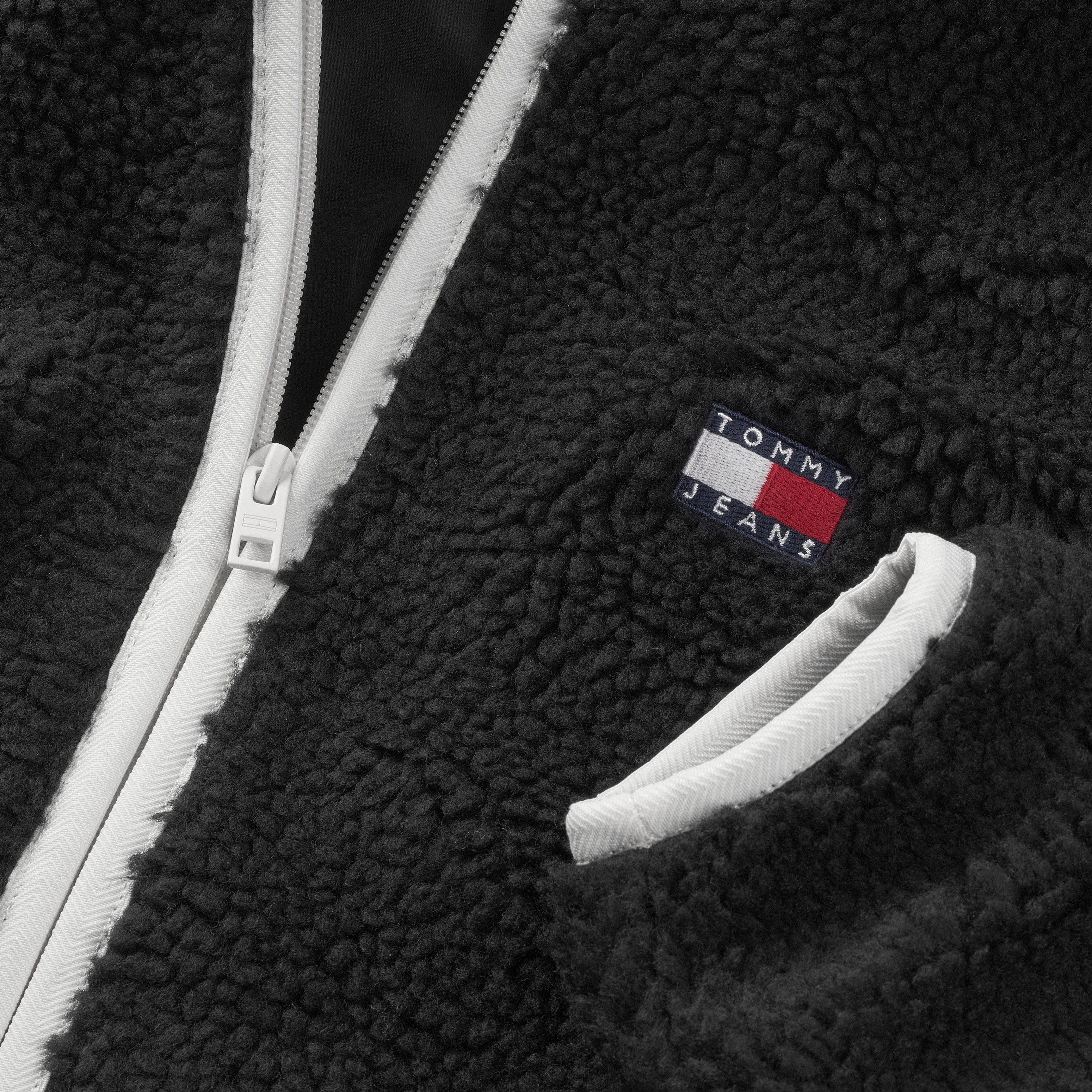 TOMMY JEANS Chaquetas Negras