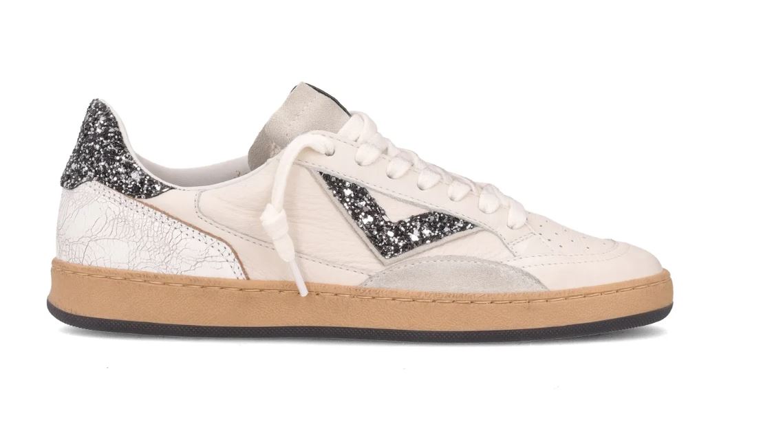 4b12 Weiße Sneaker