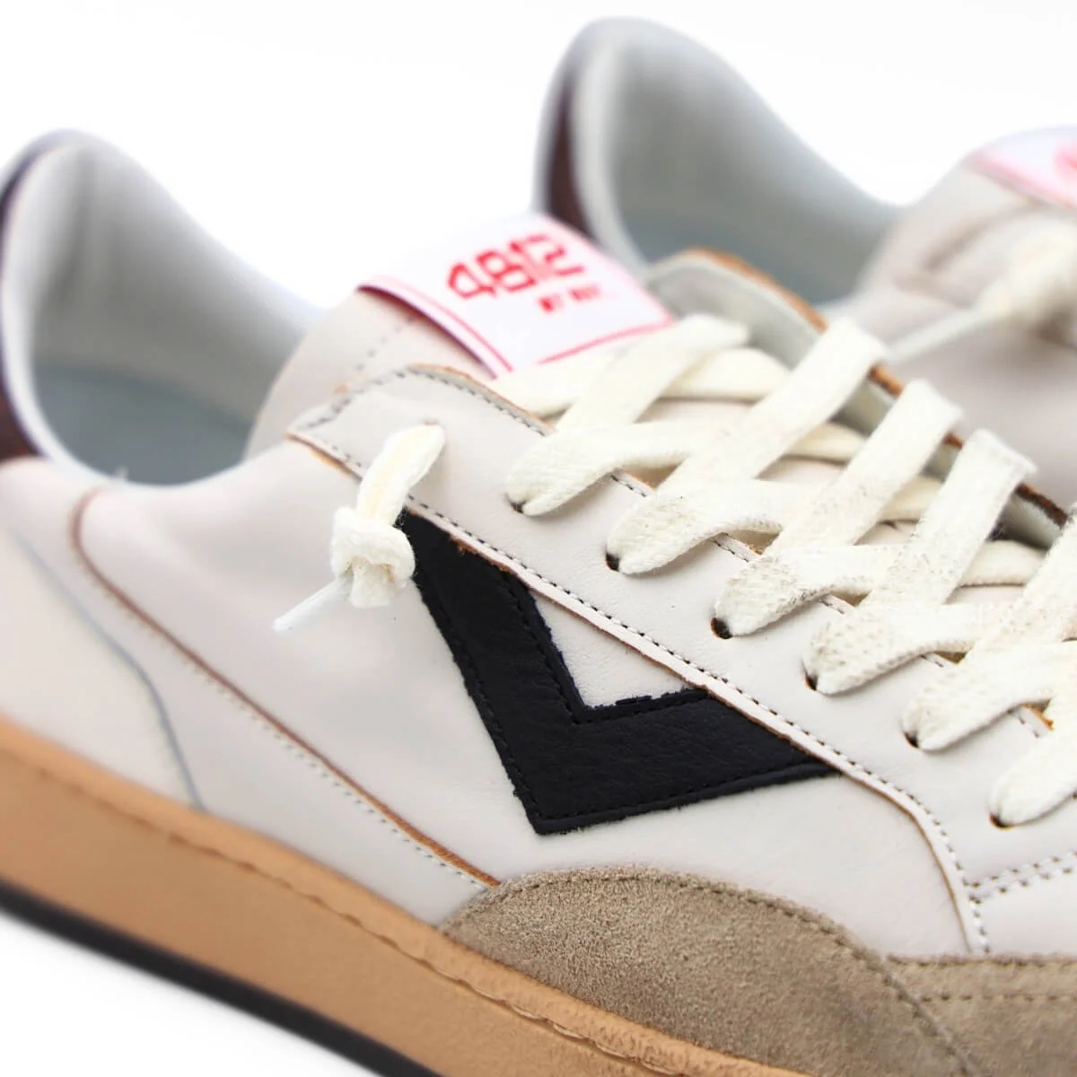 4B12 Sneakers Beige