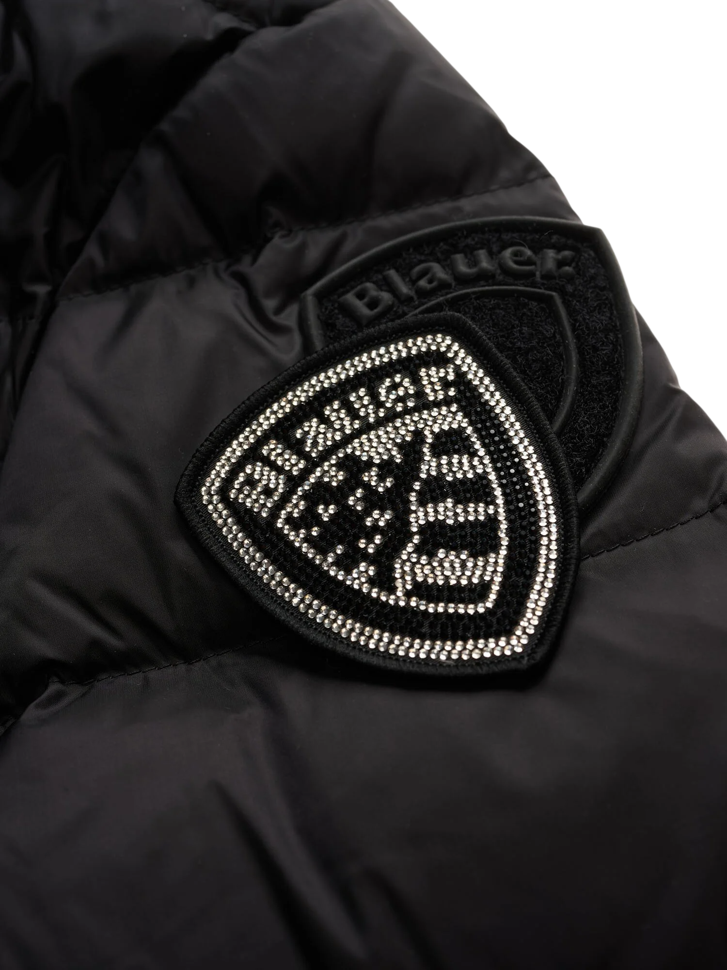 Blauer Vestes noires