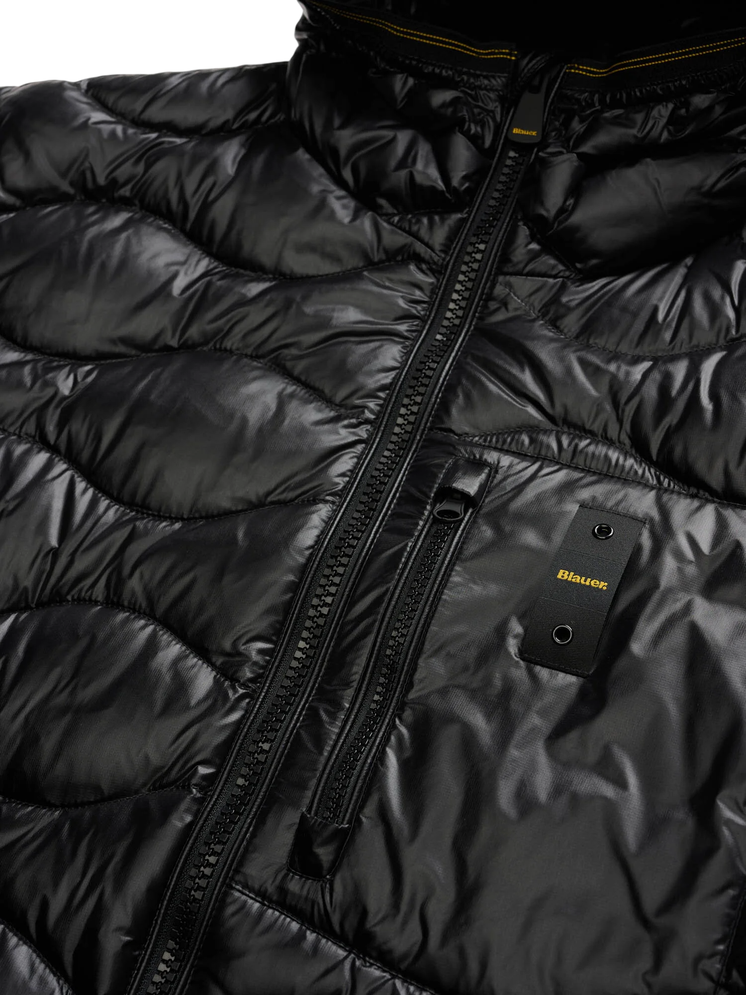 Blauer Vestes noires
