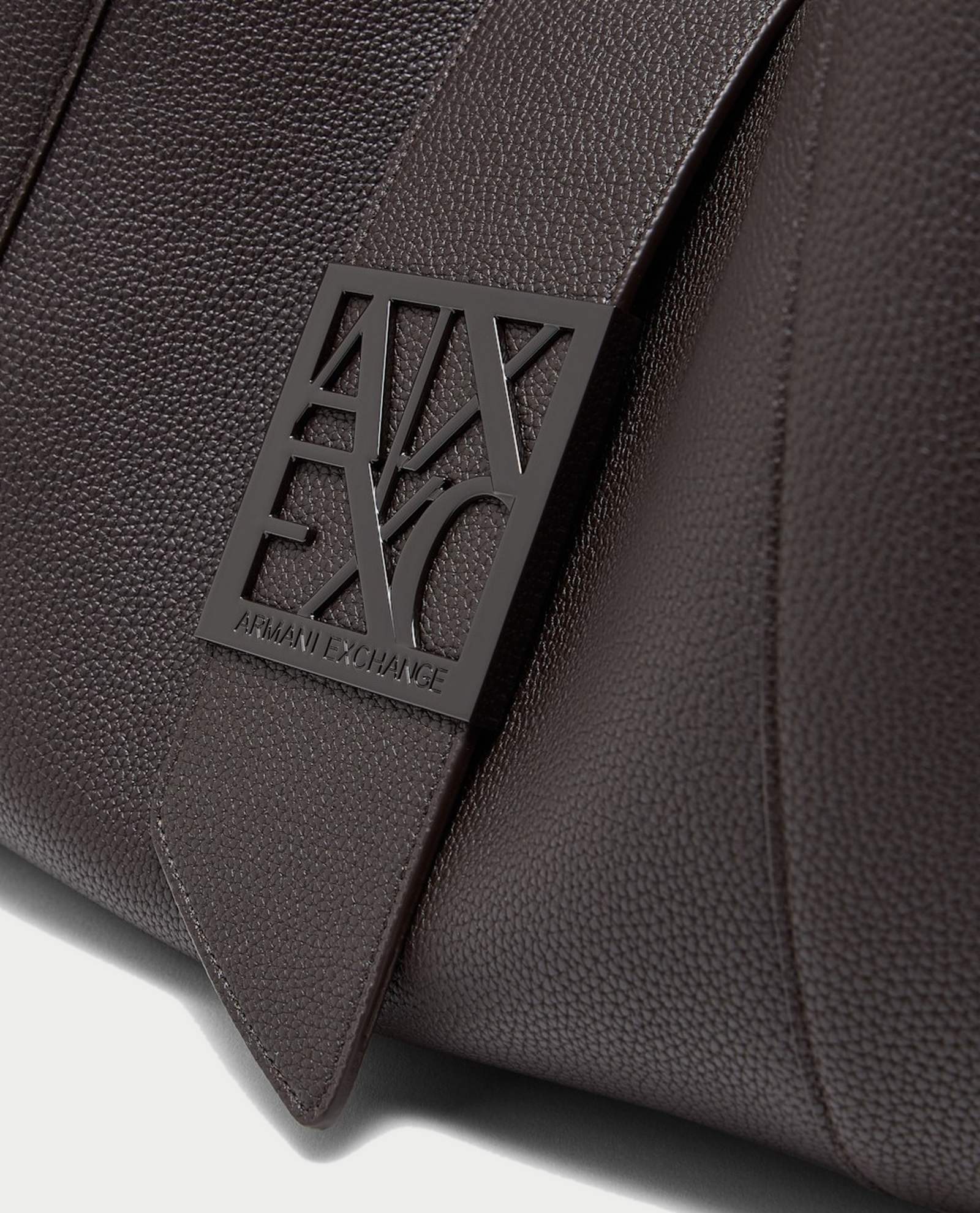 Armani Exchange Taschen. Braun