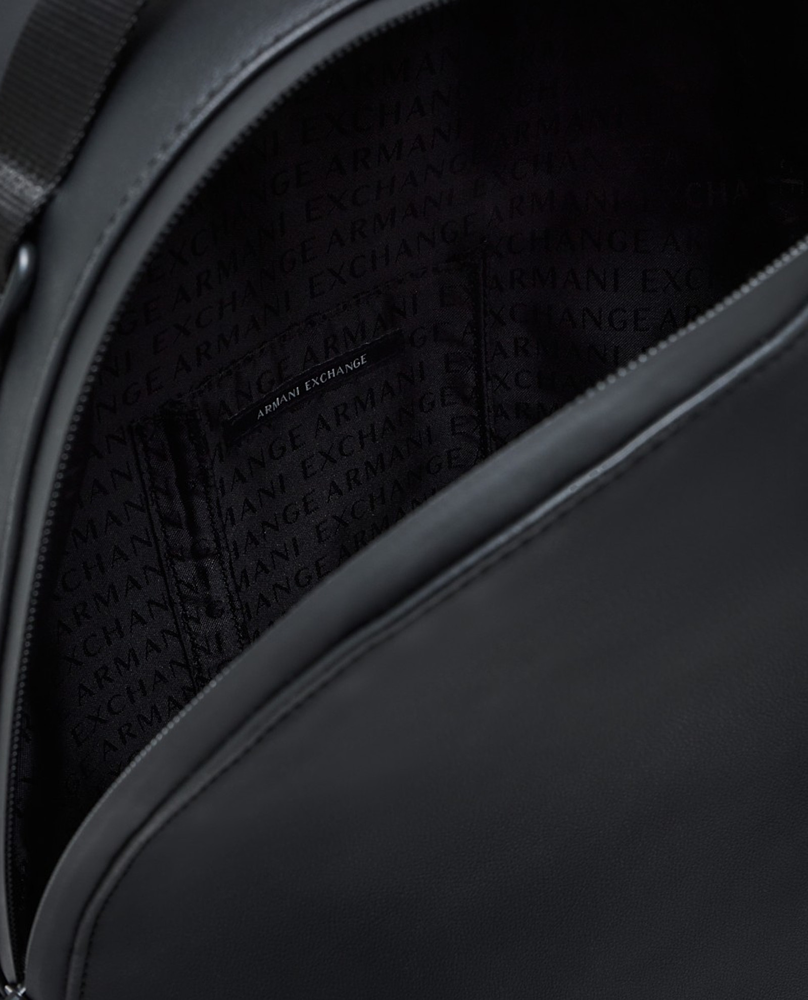 Armani Exchange Taschen. Schwarz