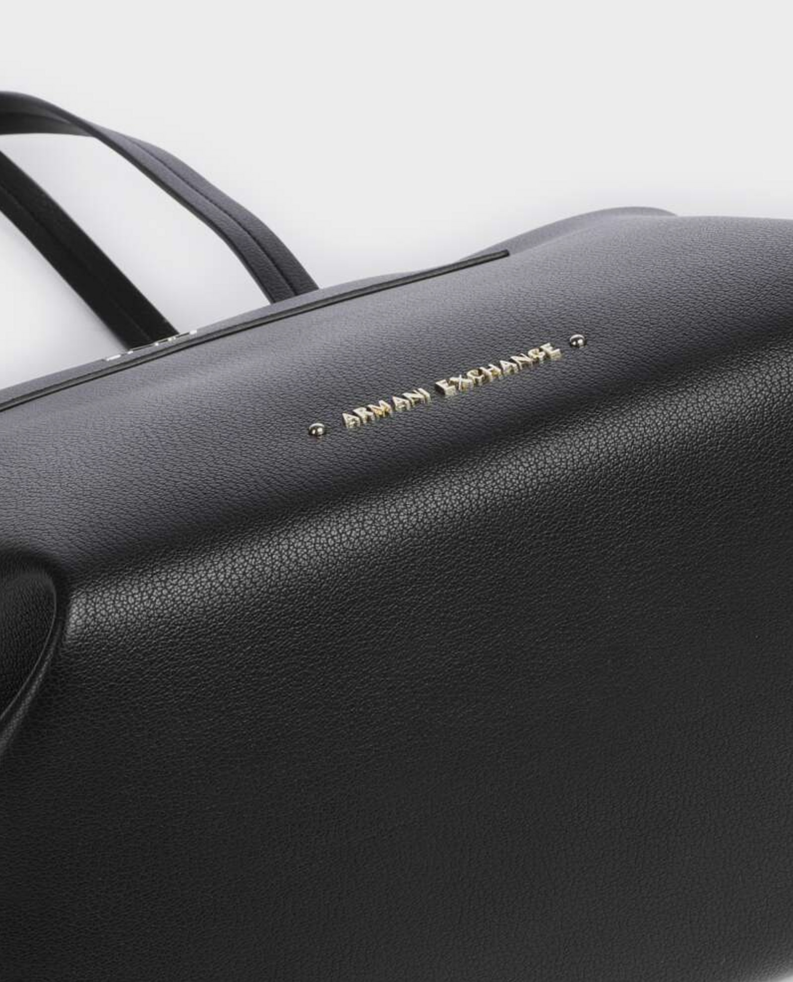 Armani Exchange Bolsas. Negro