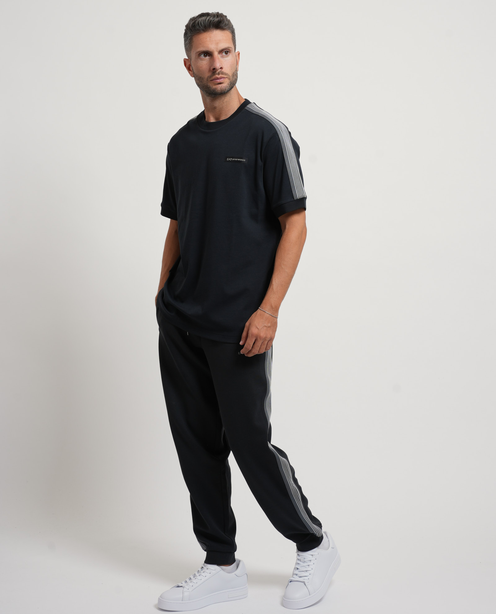 Emporio Armani T-Shirts und Blue Polo