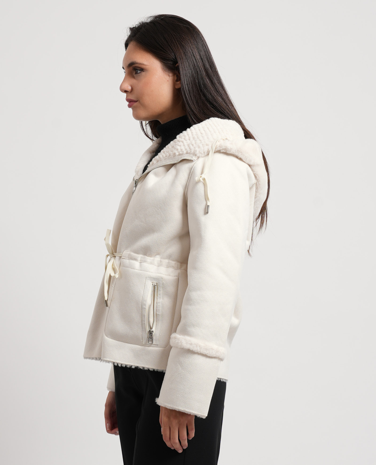 Gaudì Chaquetas blancas
