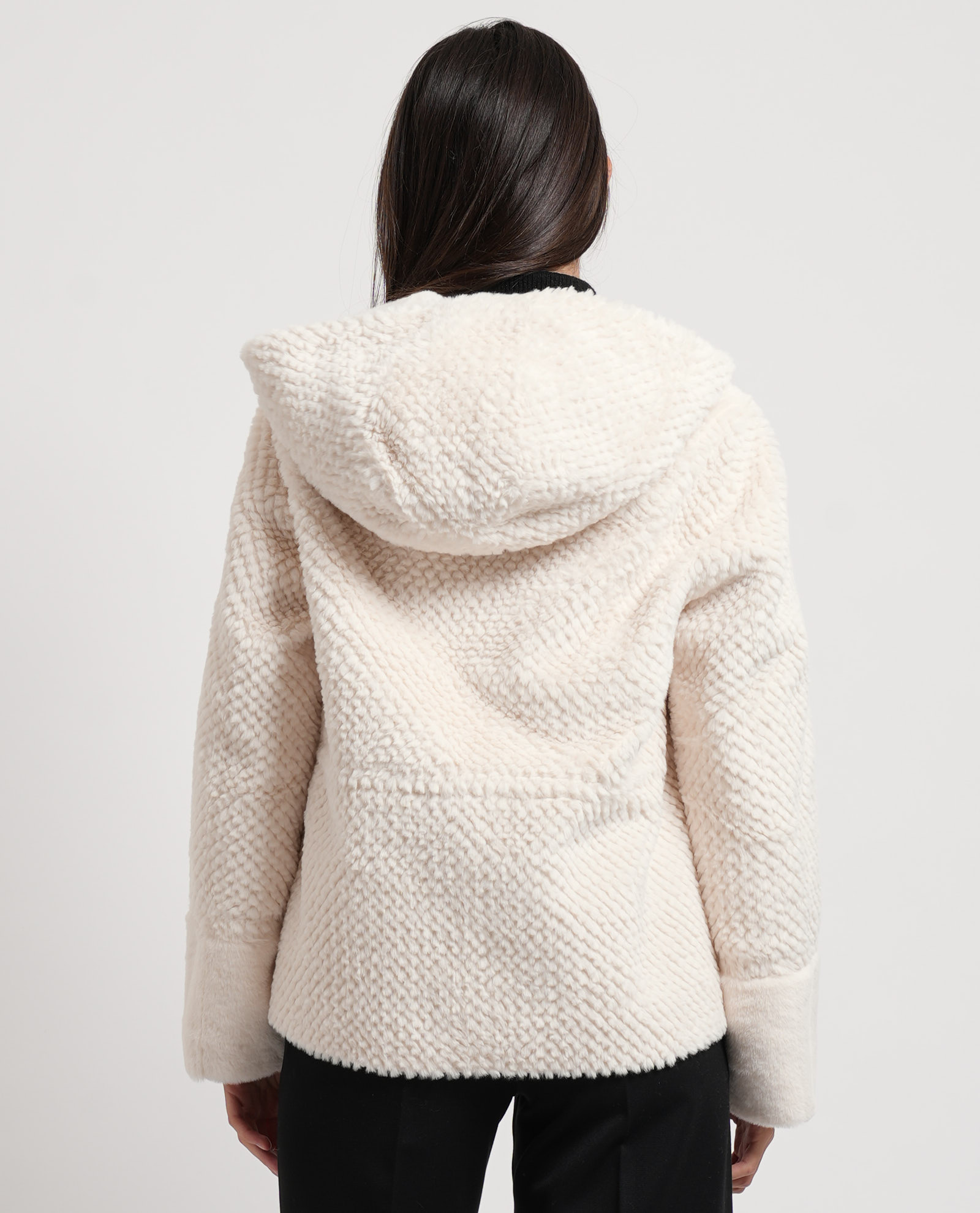 Gaudì Chaquetas blancas