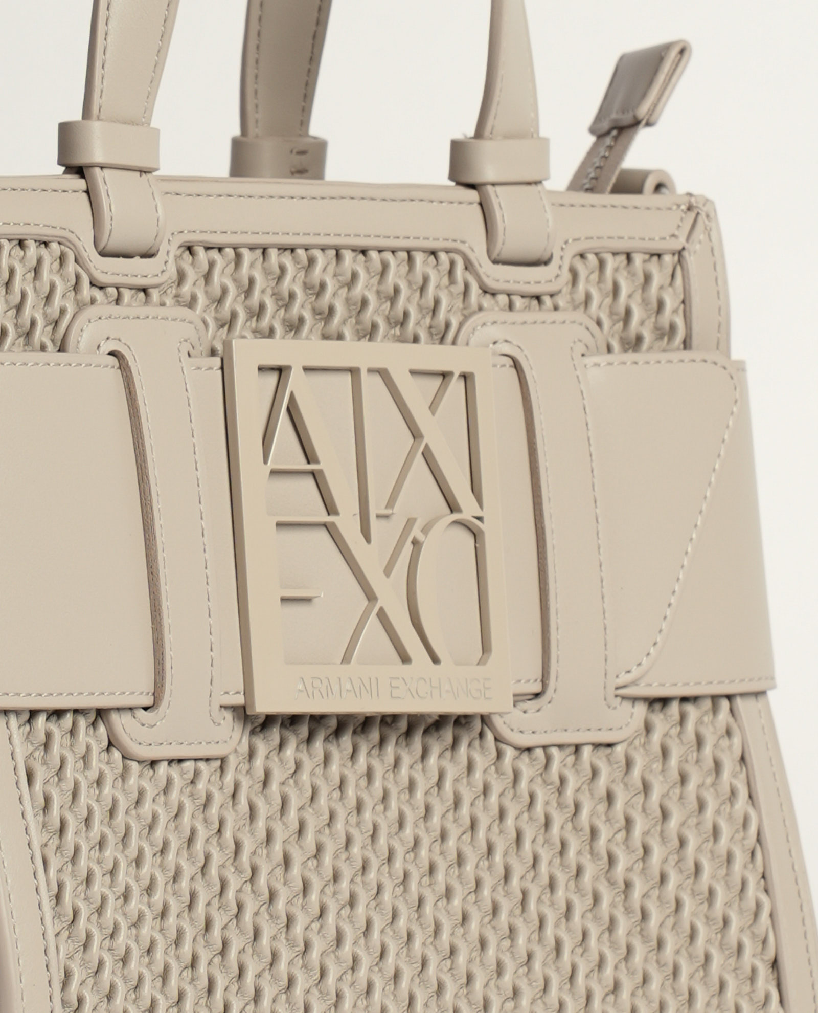 Armani Exchange Bolsas. Beige