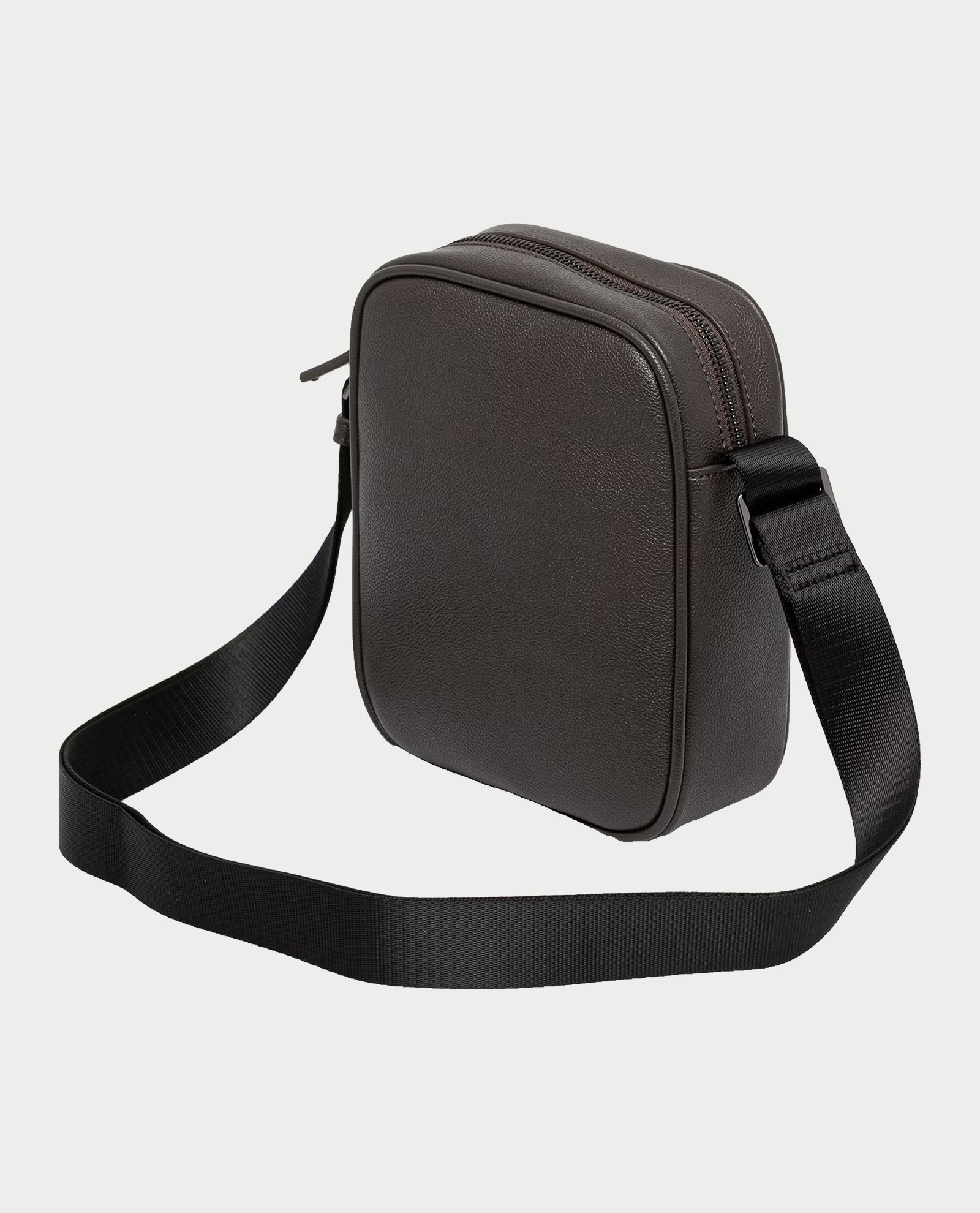 Armani Exchange Zakken. Bruin