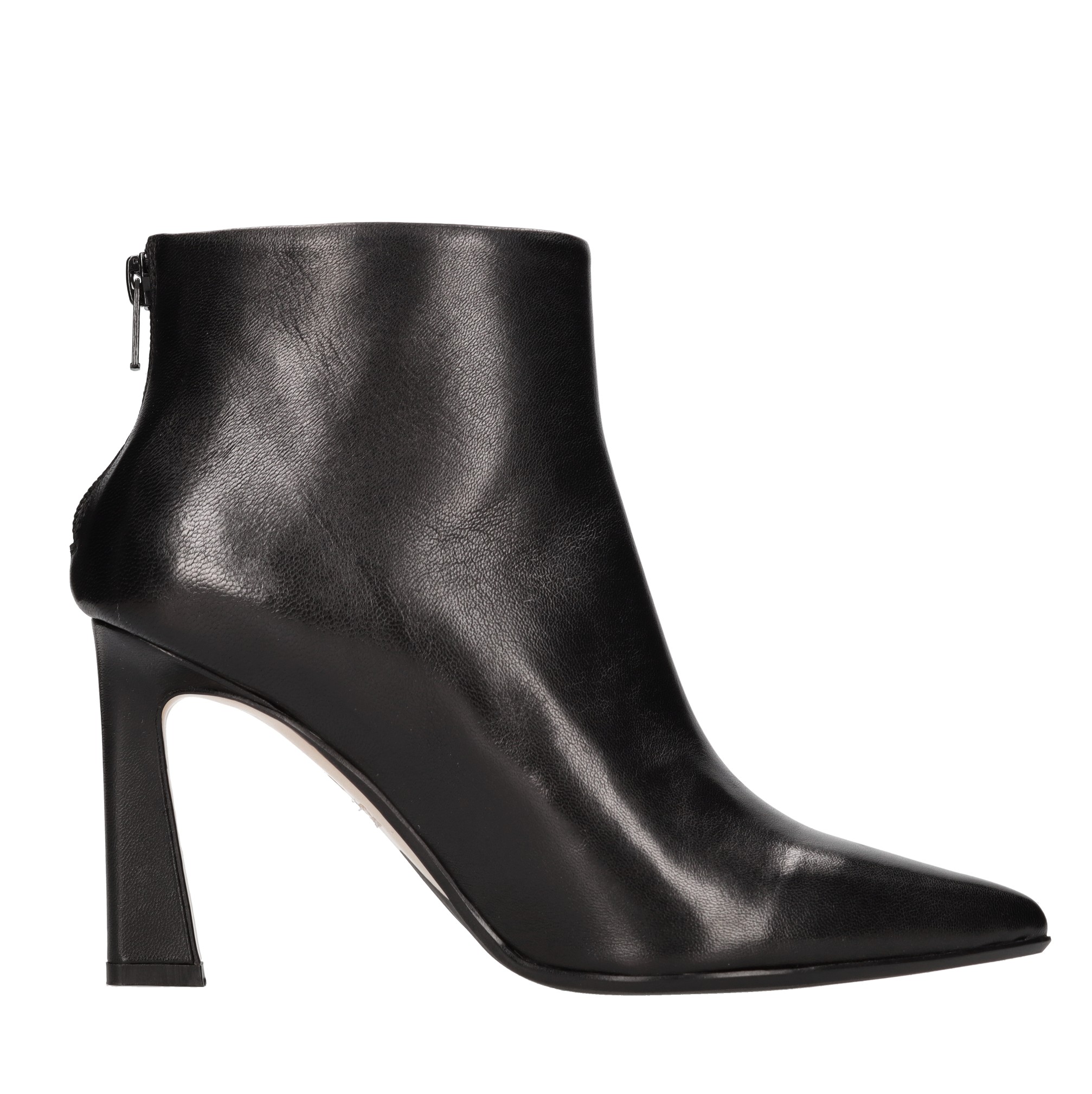Anna F. Bottes noires