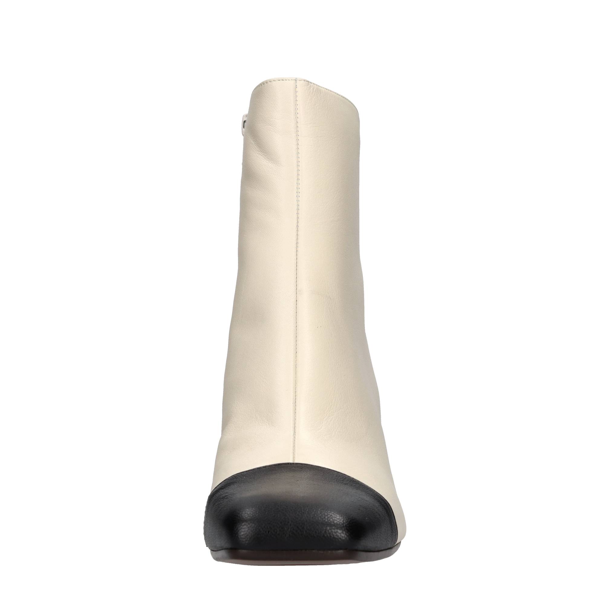 Chie Mihara Beige