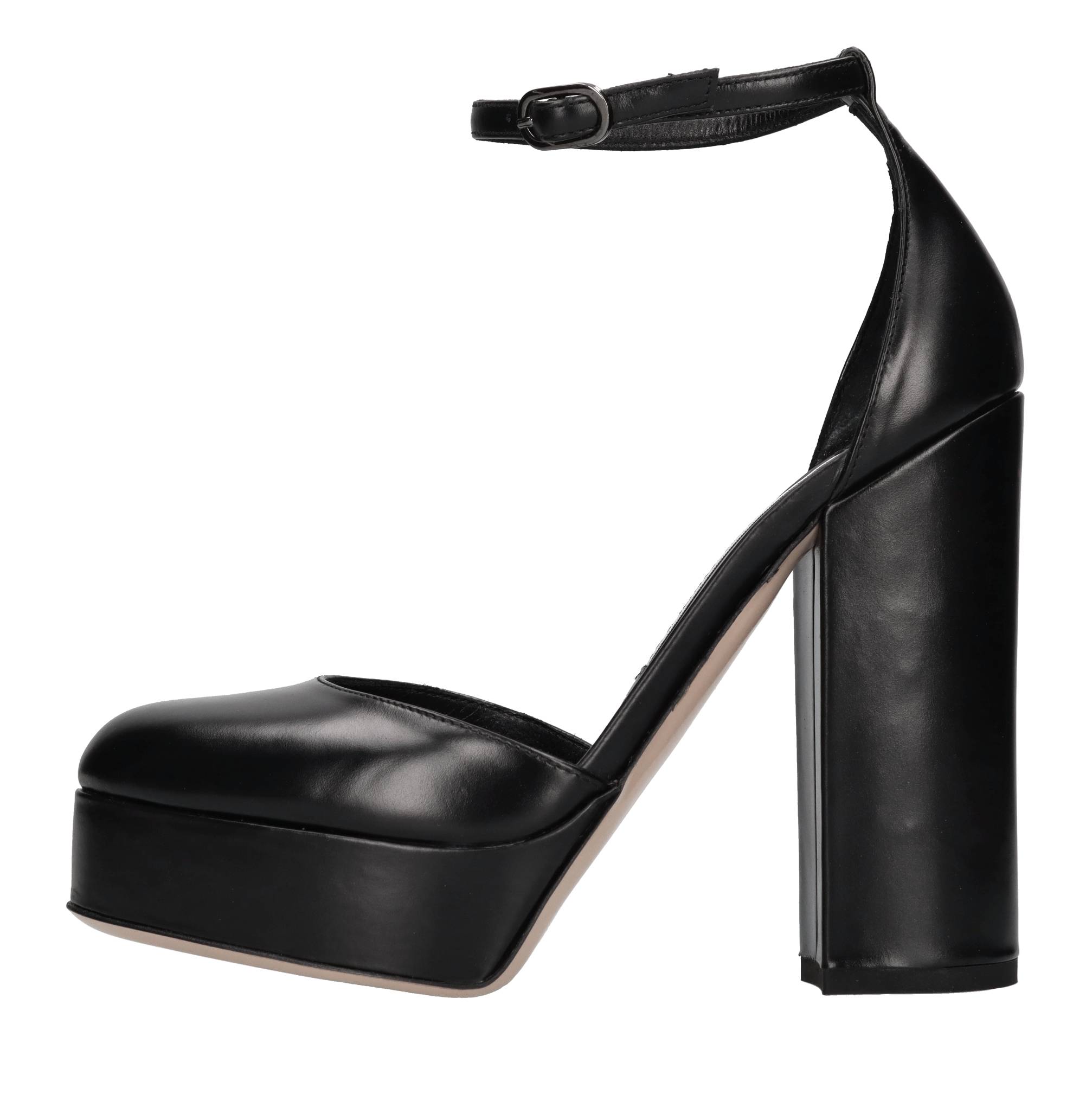 Francesco Sacco Chaussures avec talon noir