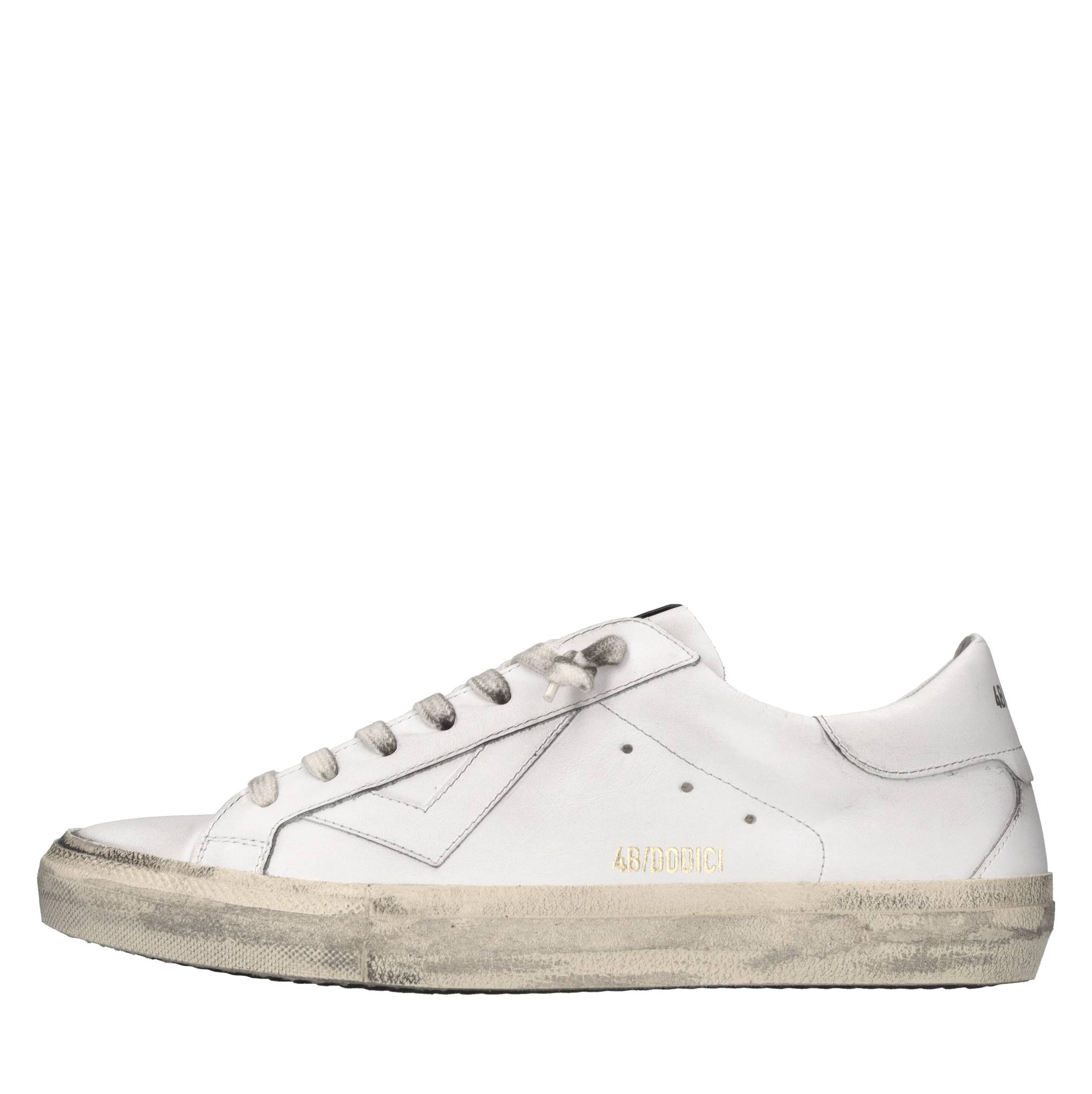 4b12 Witte sneakers