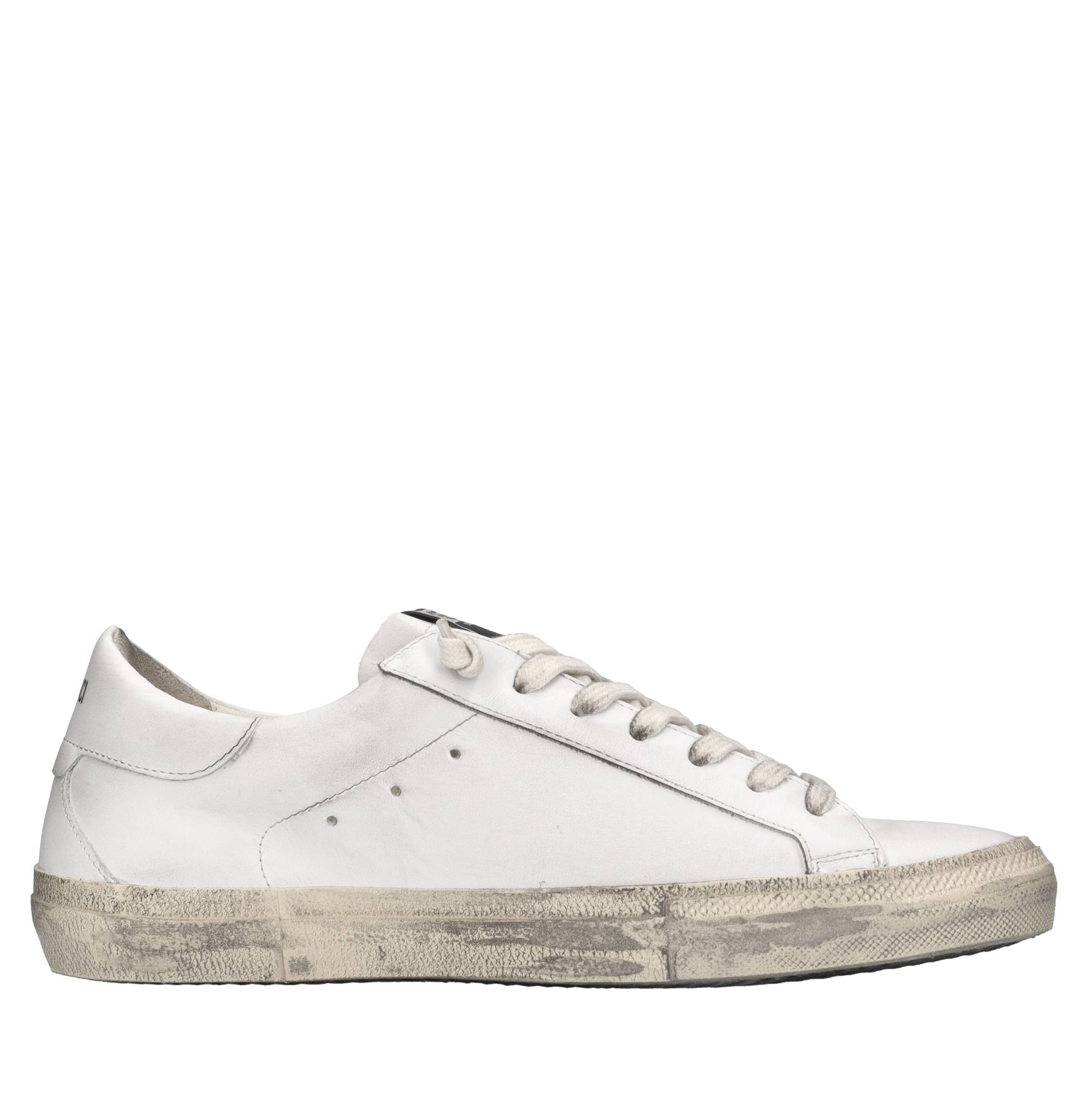 4b12 Witte sneakers