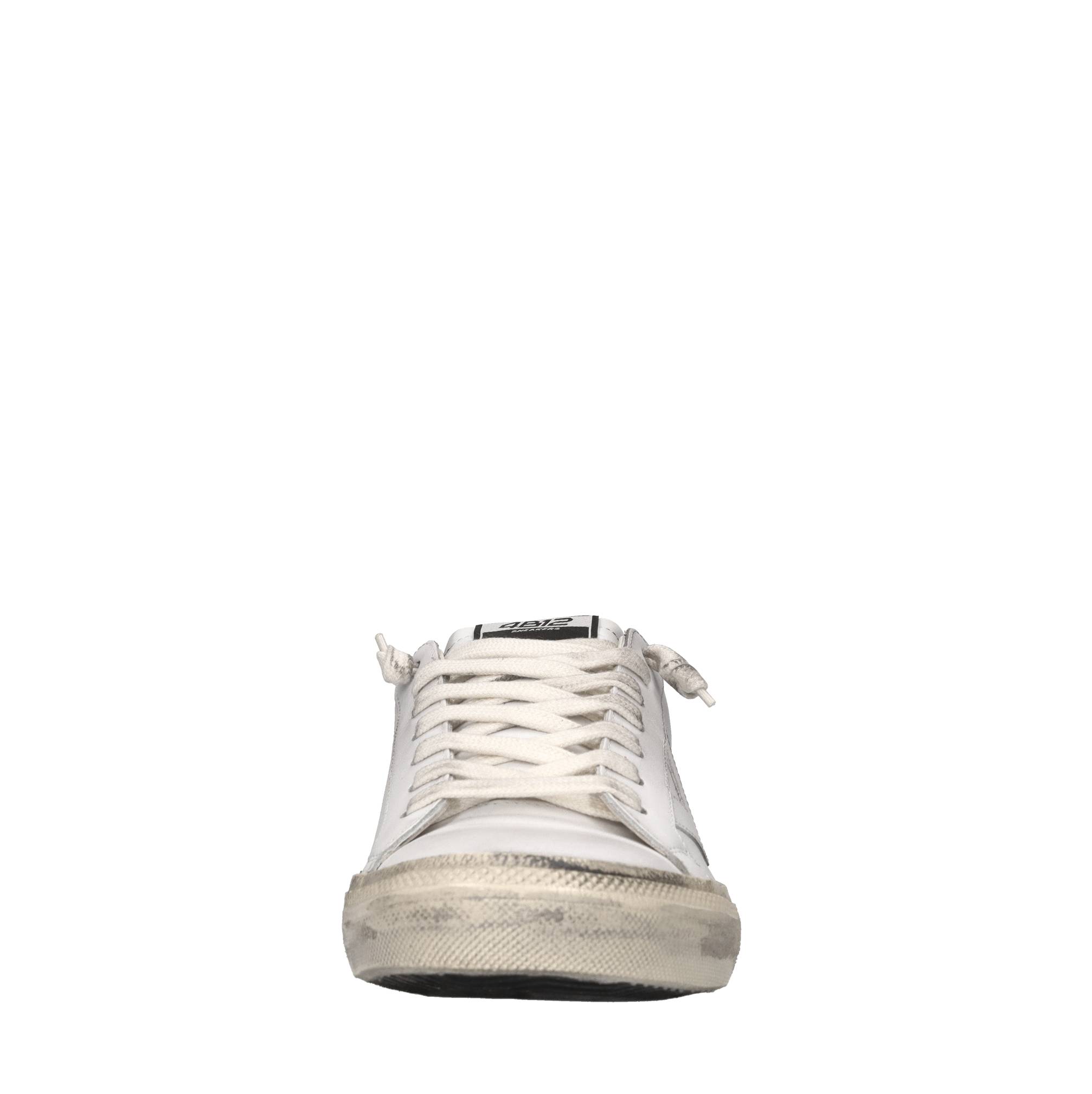 4b12 Witte sneakers
