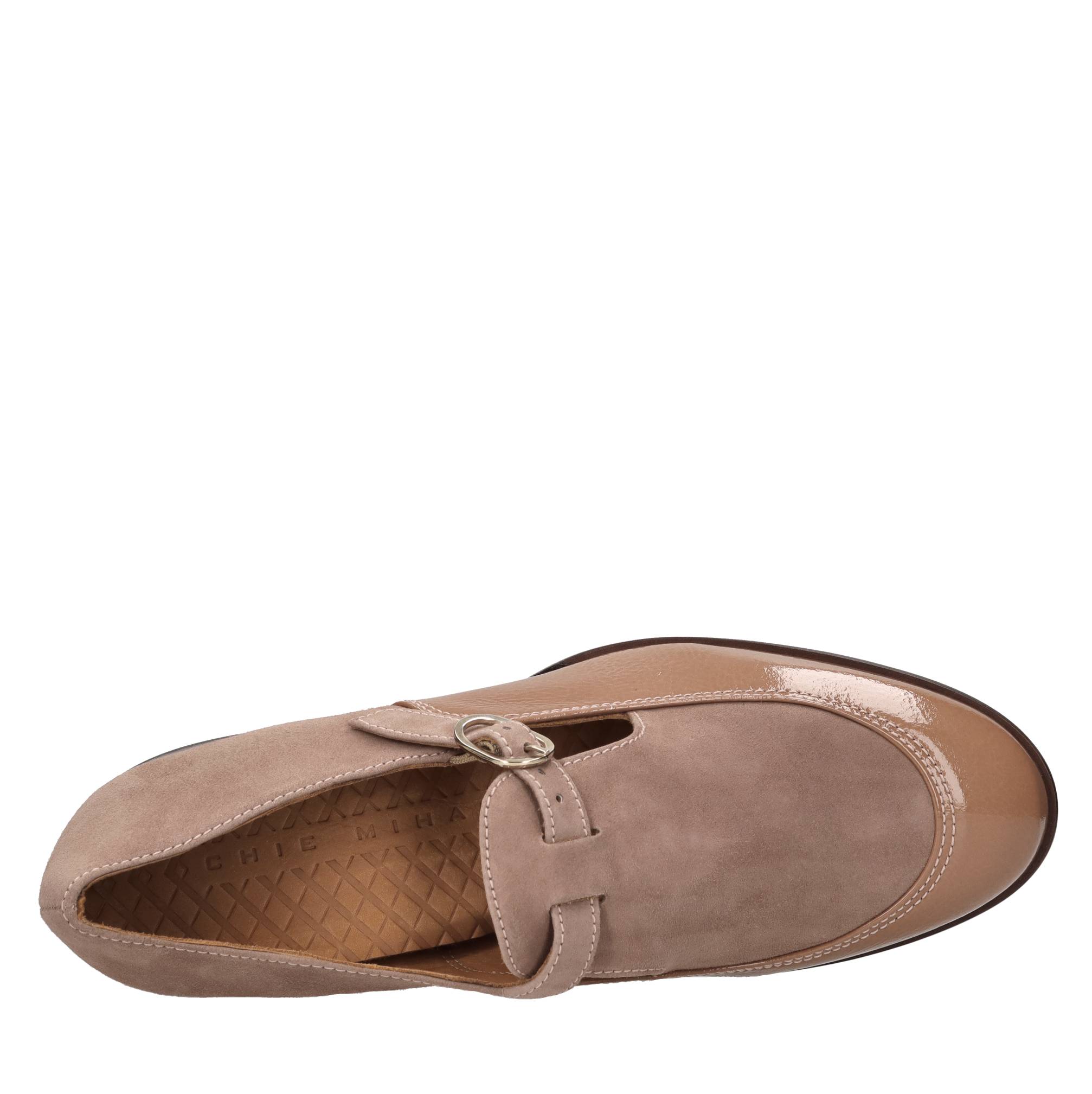 Chie Mihara Chaussures basses Brown