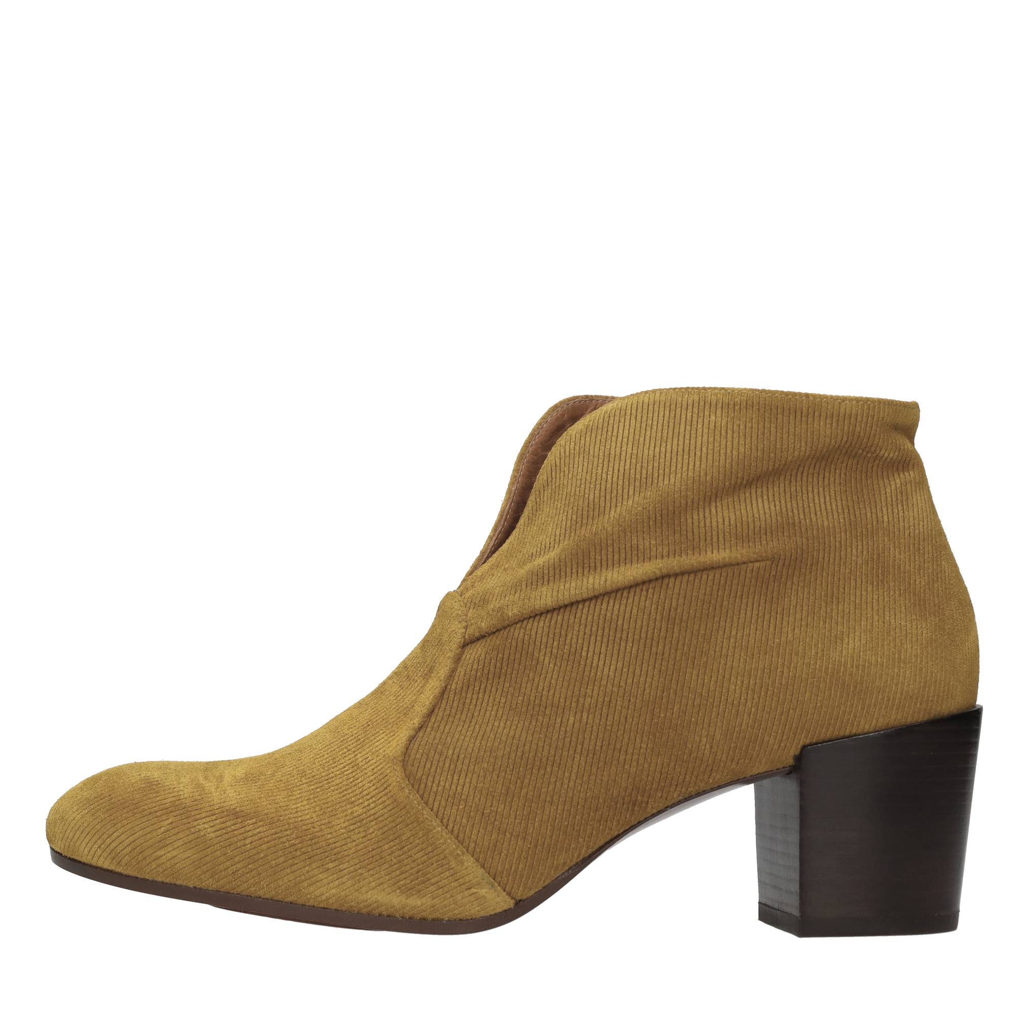 Chie Mihara Botas amarillas