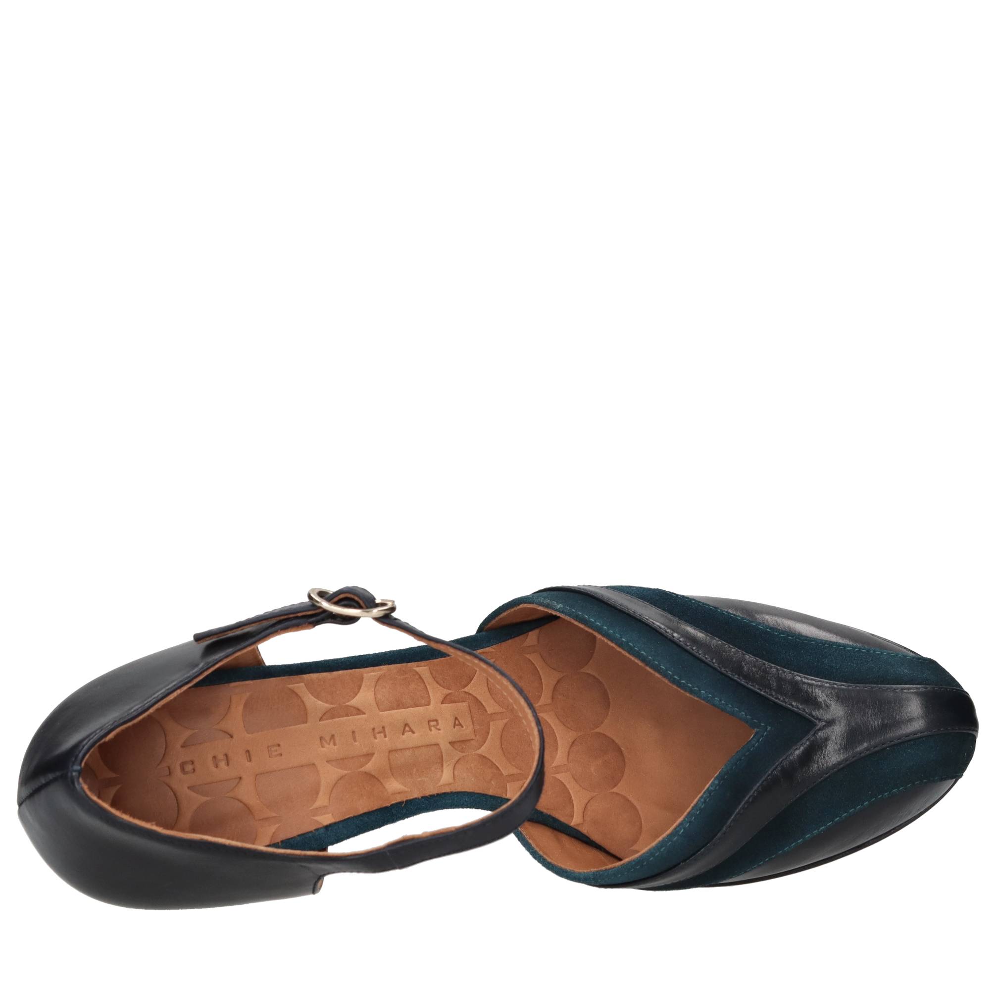 Chie Mihara Schuhe mit blauem Absatz
