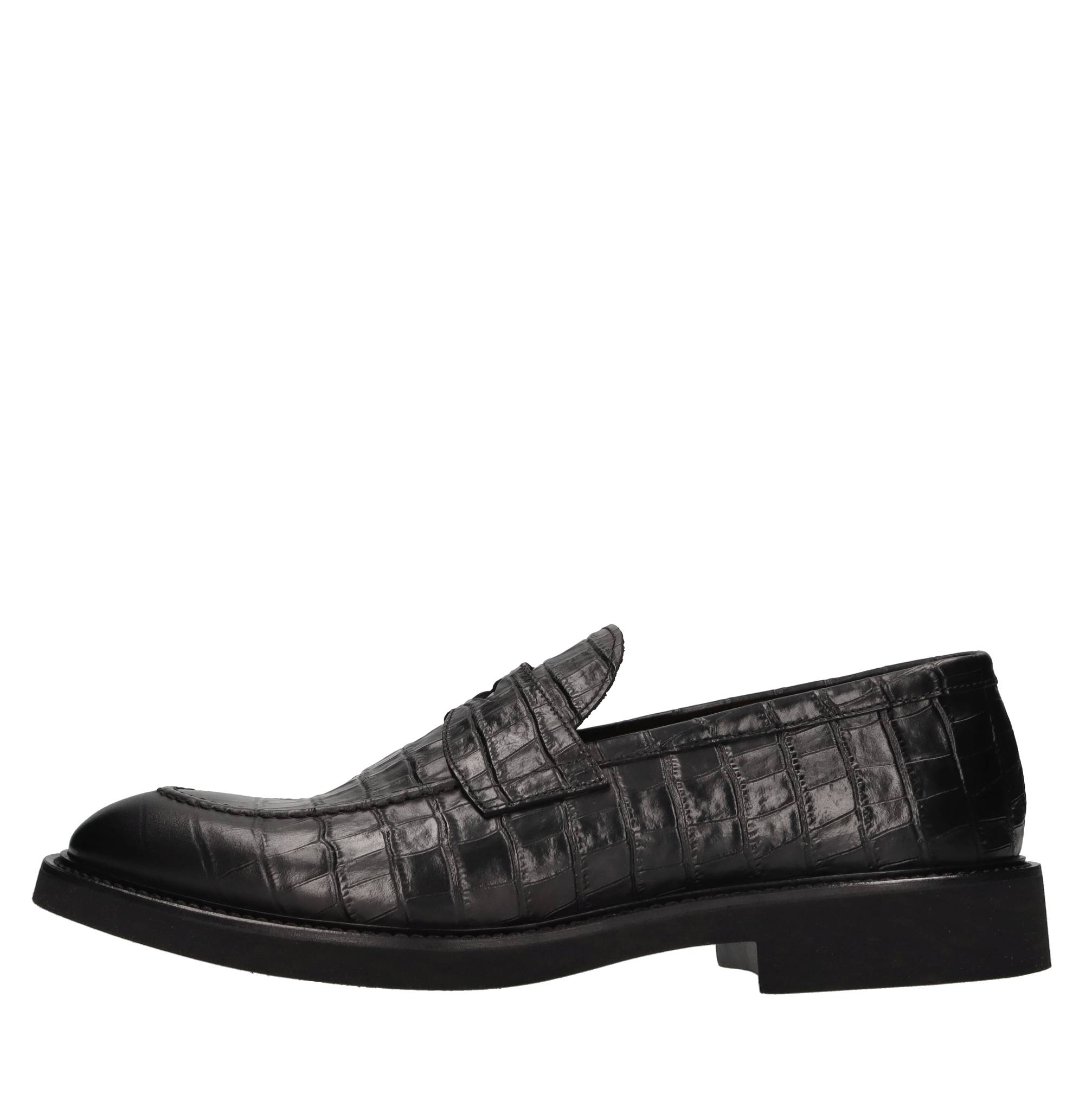Doucal's Flat shoes