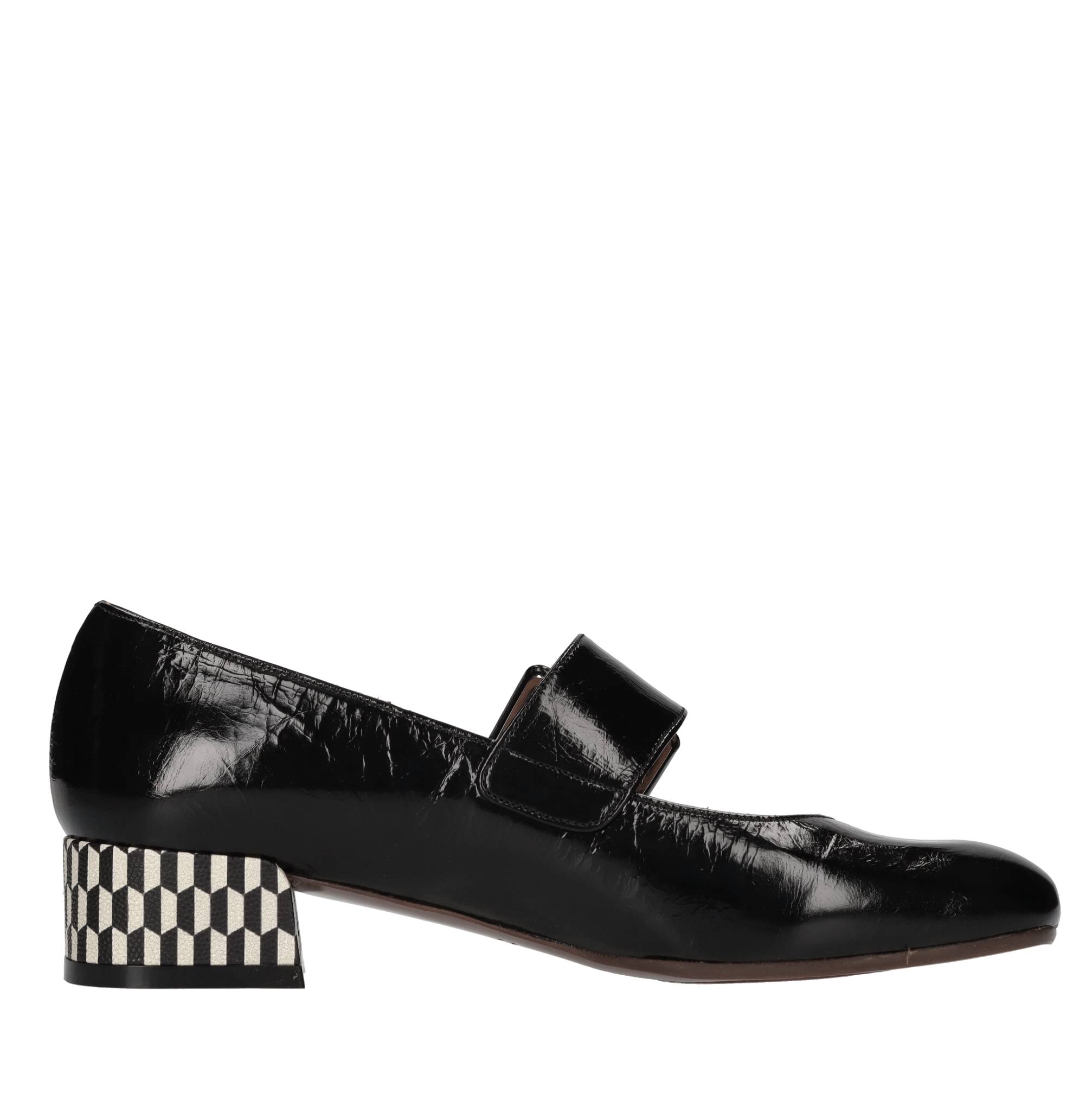Chie Mihara Chaussures avec talon noir