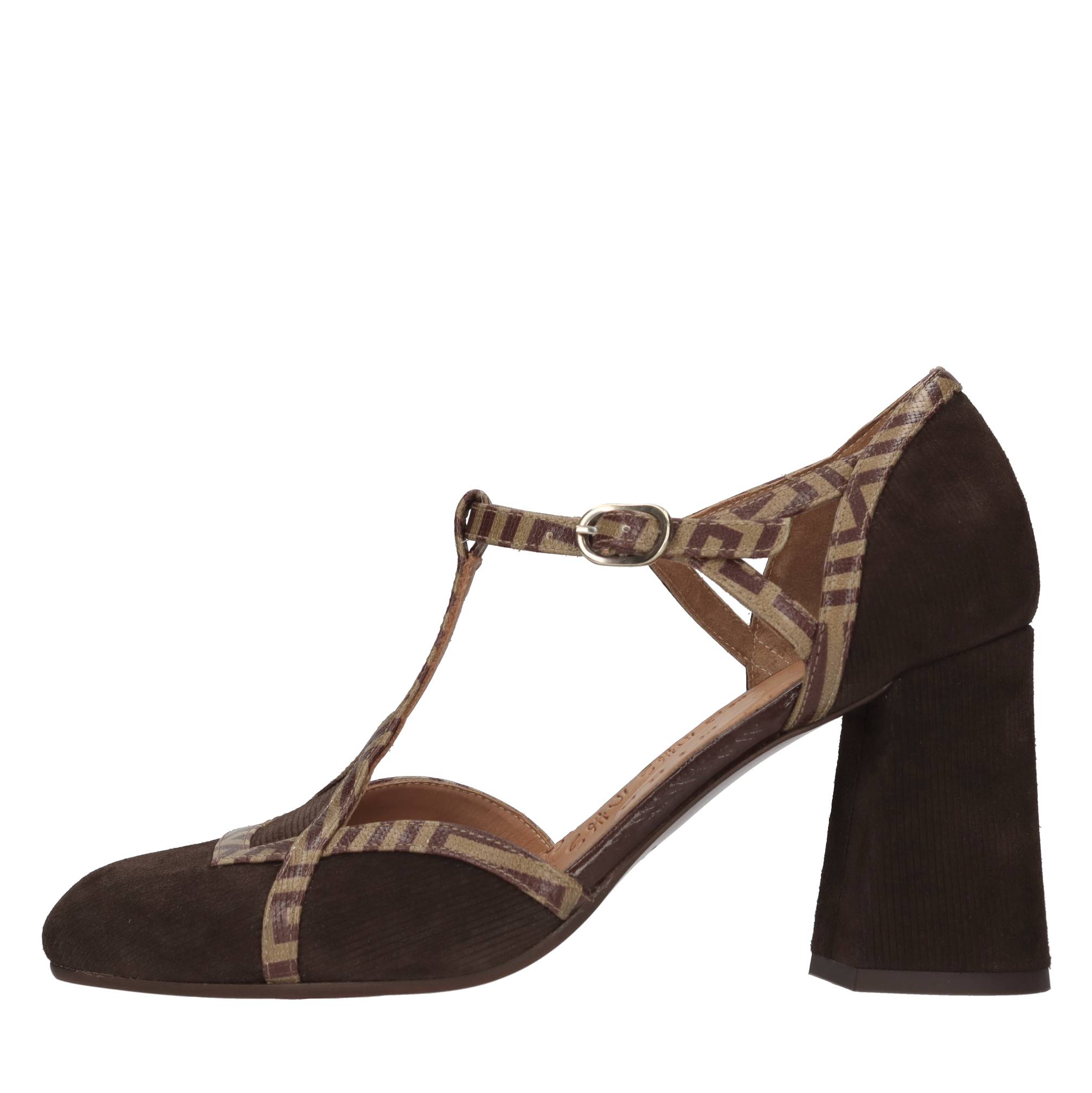 Chie Mihara Schoenen met bruine hakken