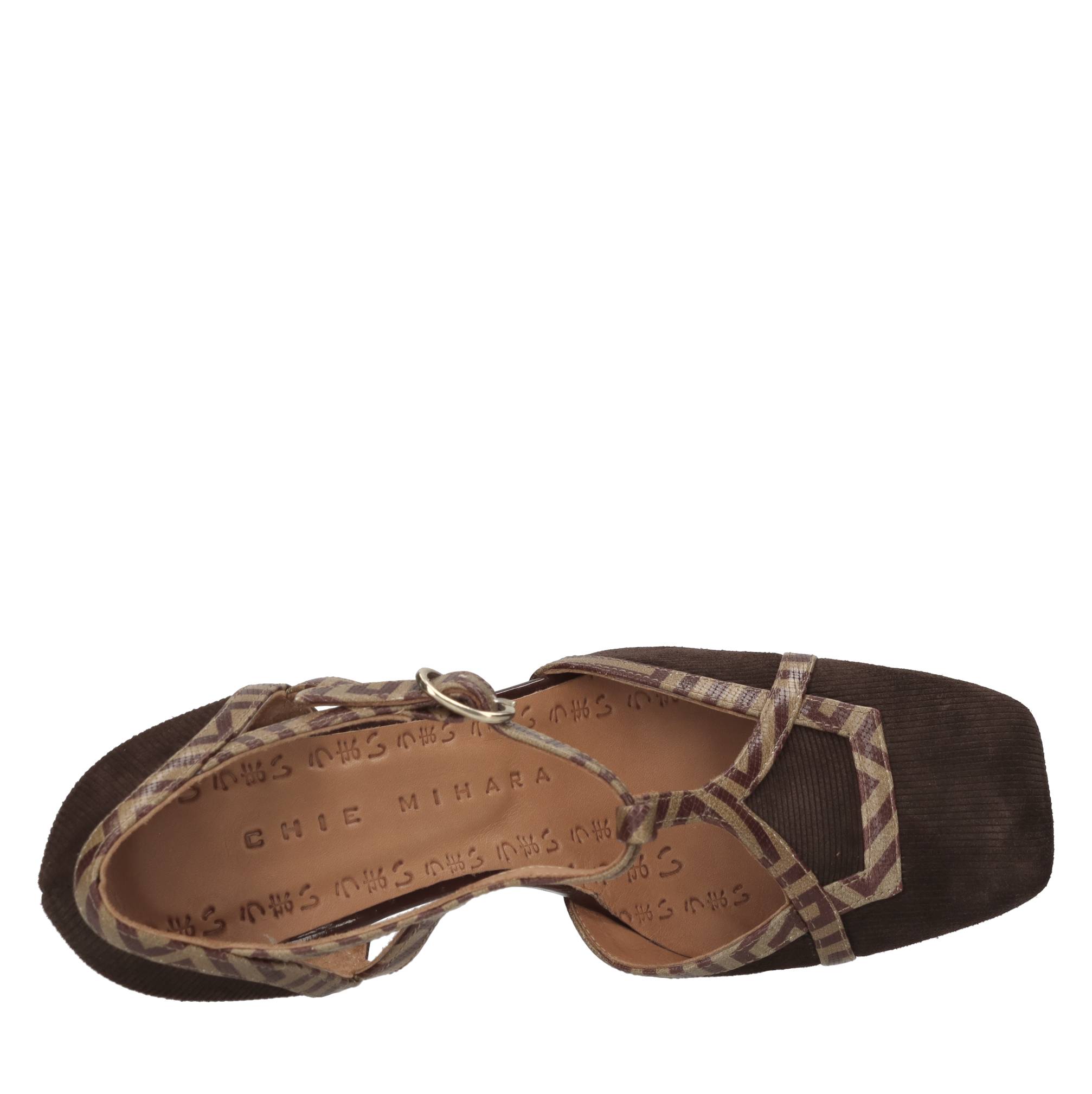 Chie Mihara Schoenen met bruine hakken
