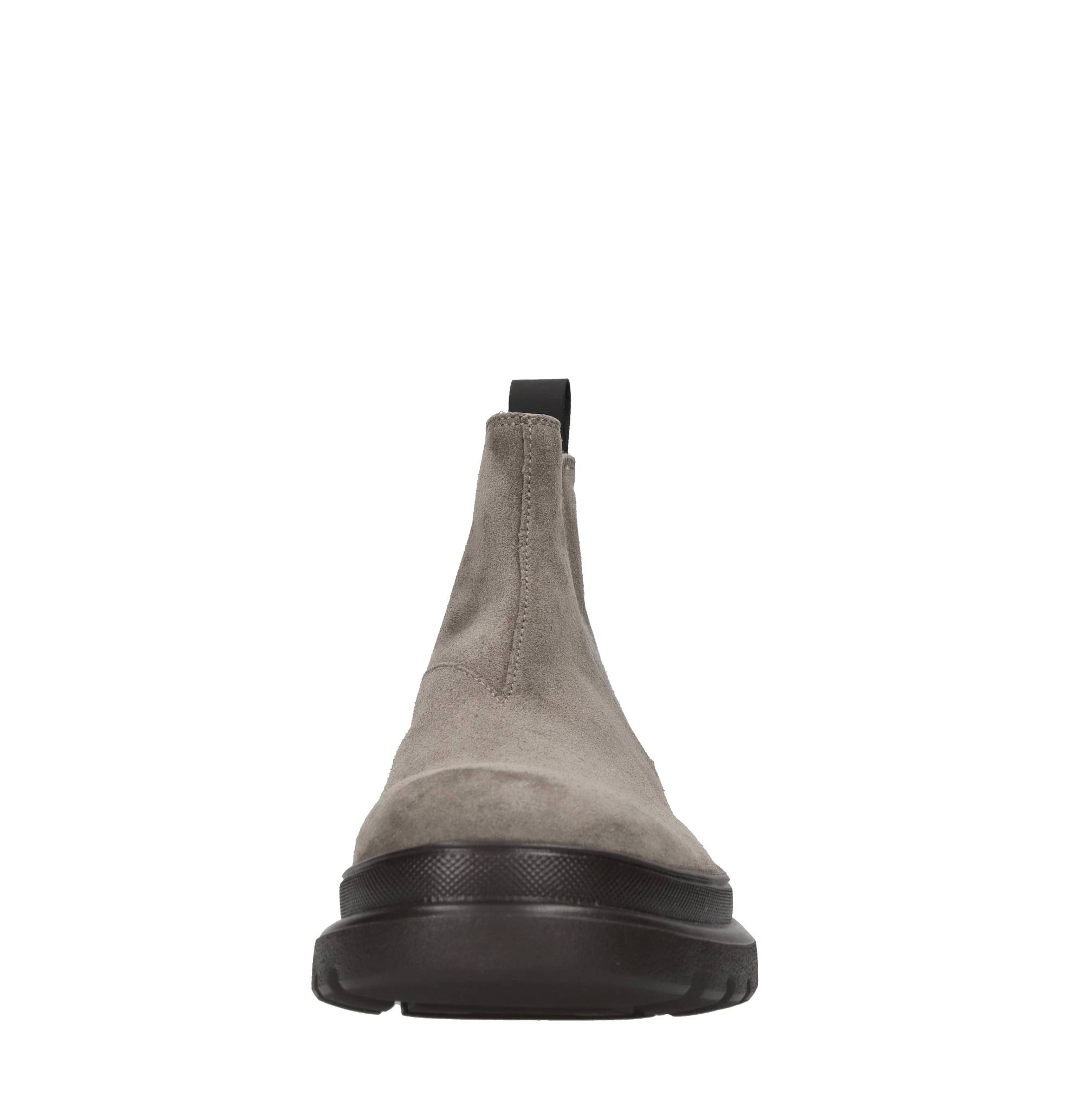 Frau Boots