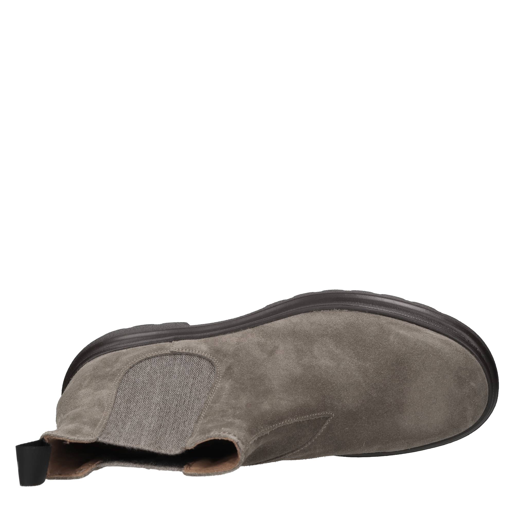 Frau Boots