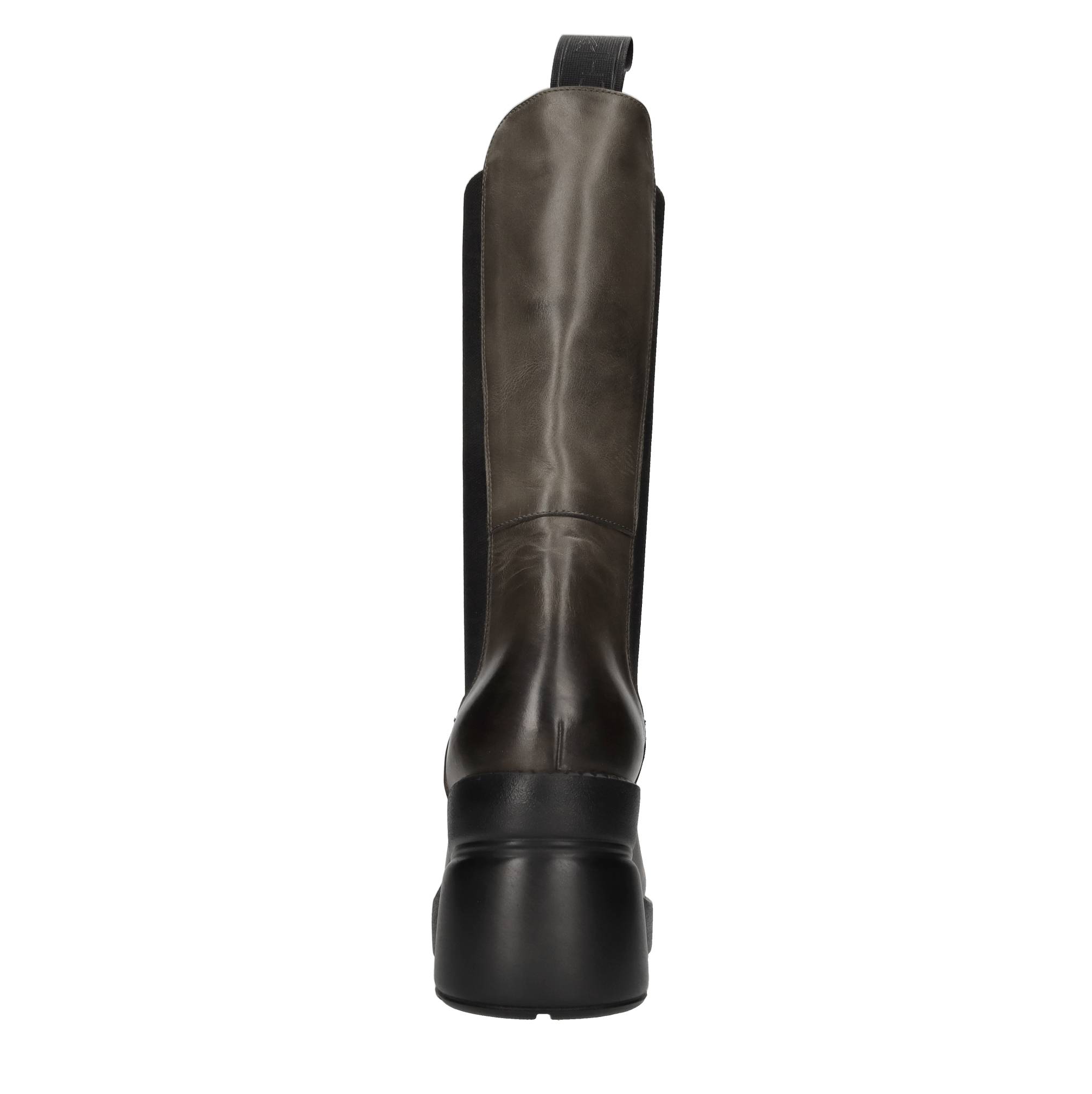 Elena Iachi Botas verdes