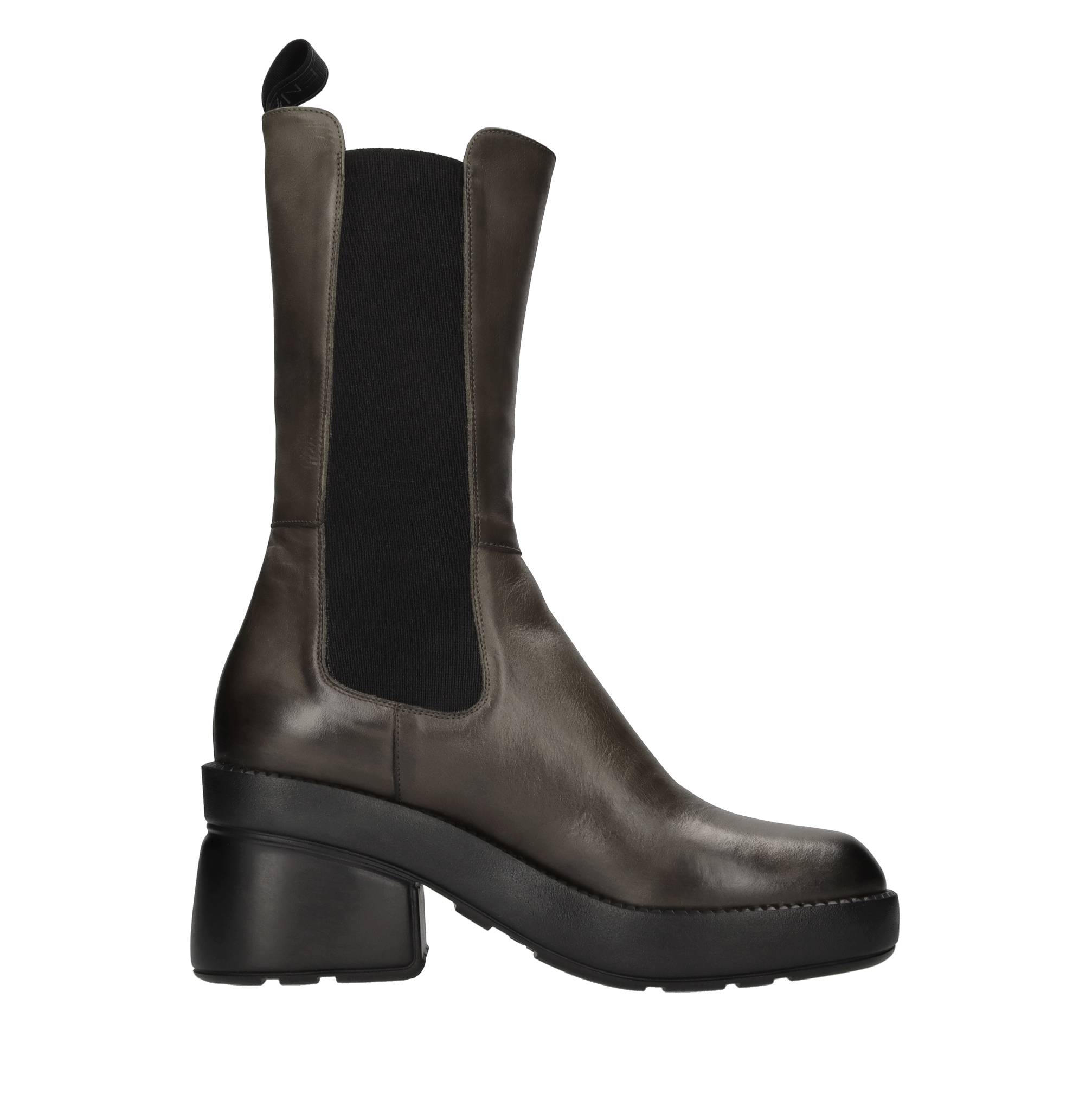 Elena Iachi Botas verdes