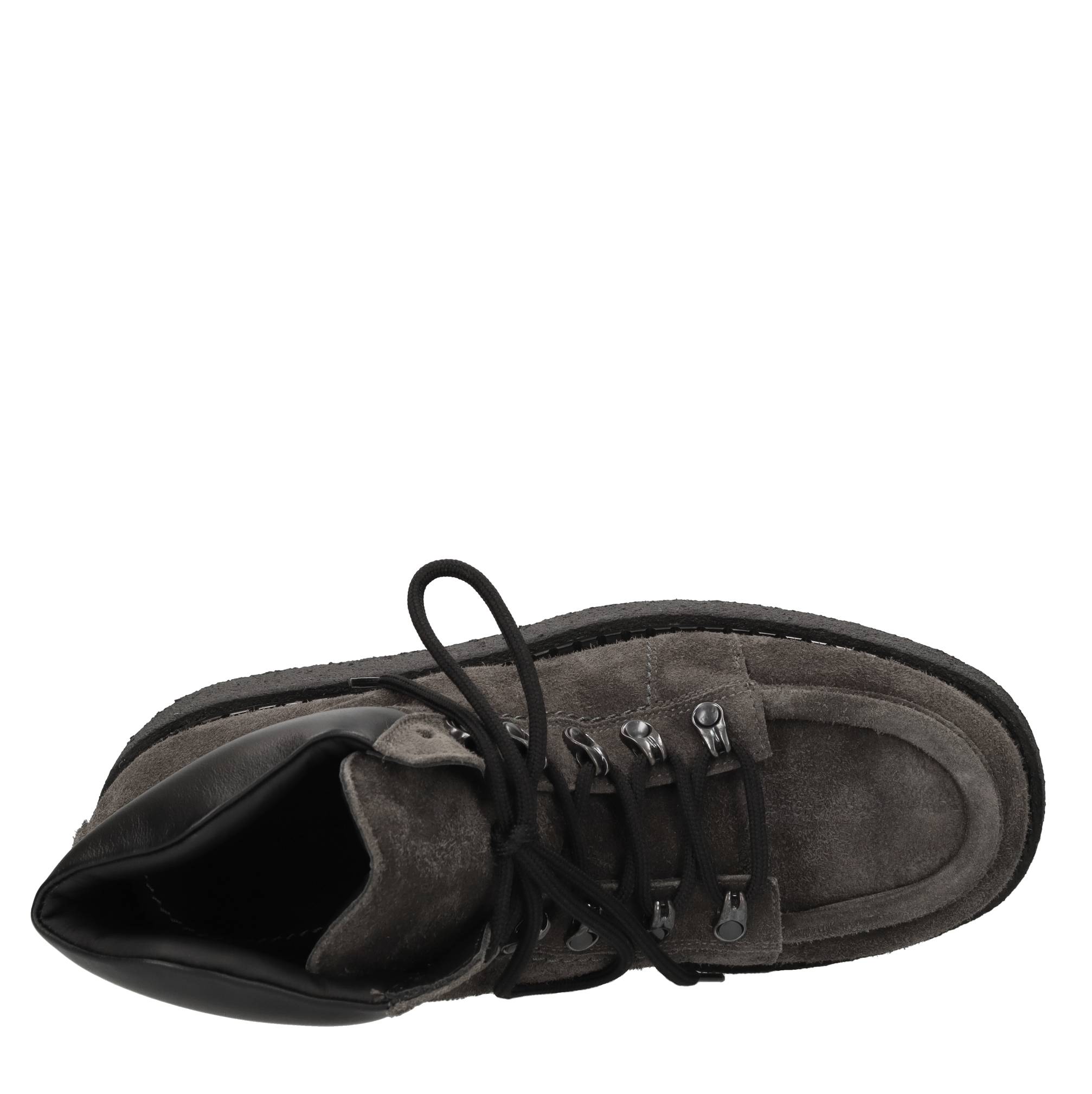 The-antipode Stiefel schwarz
