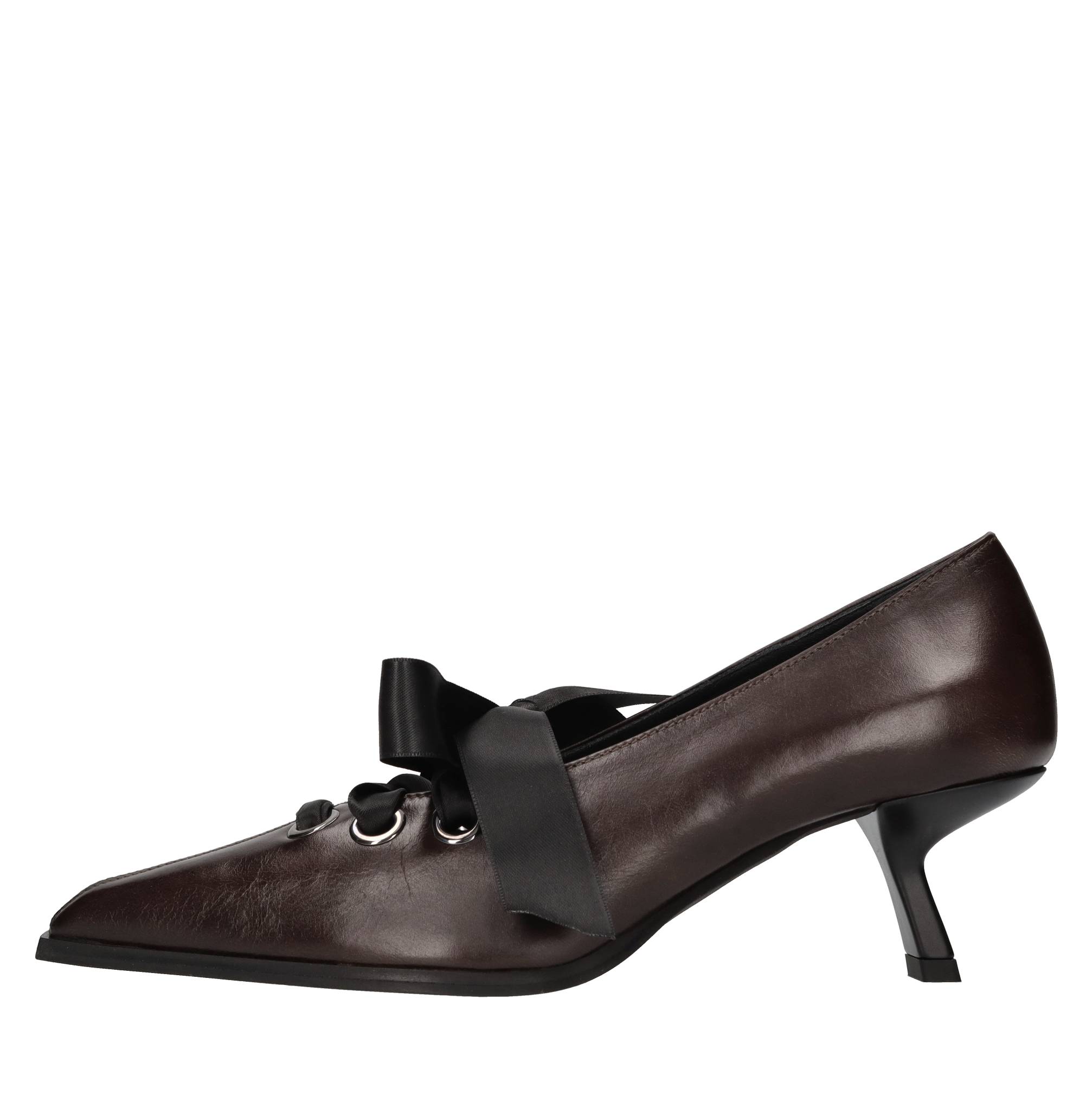 POEVE Scarpe con Tacco Marrone