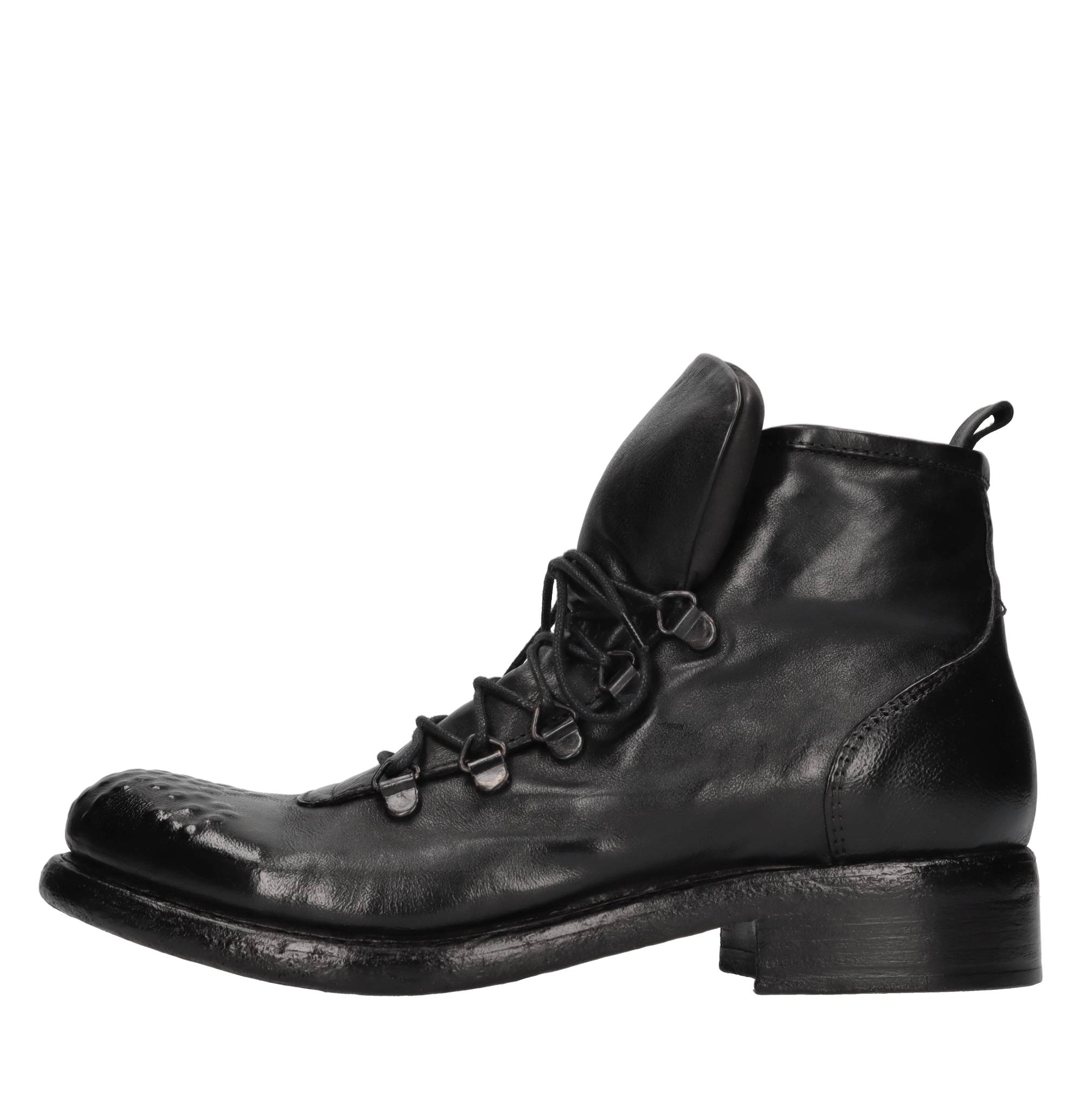 Hundred 100 Bottes noires