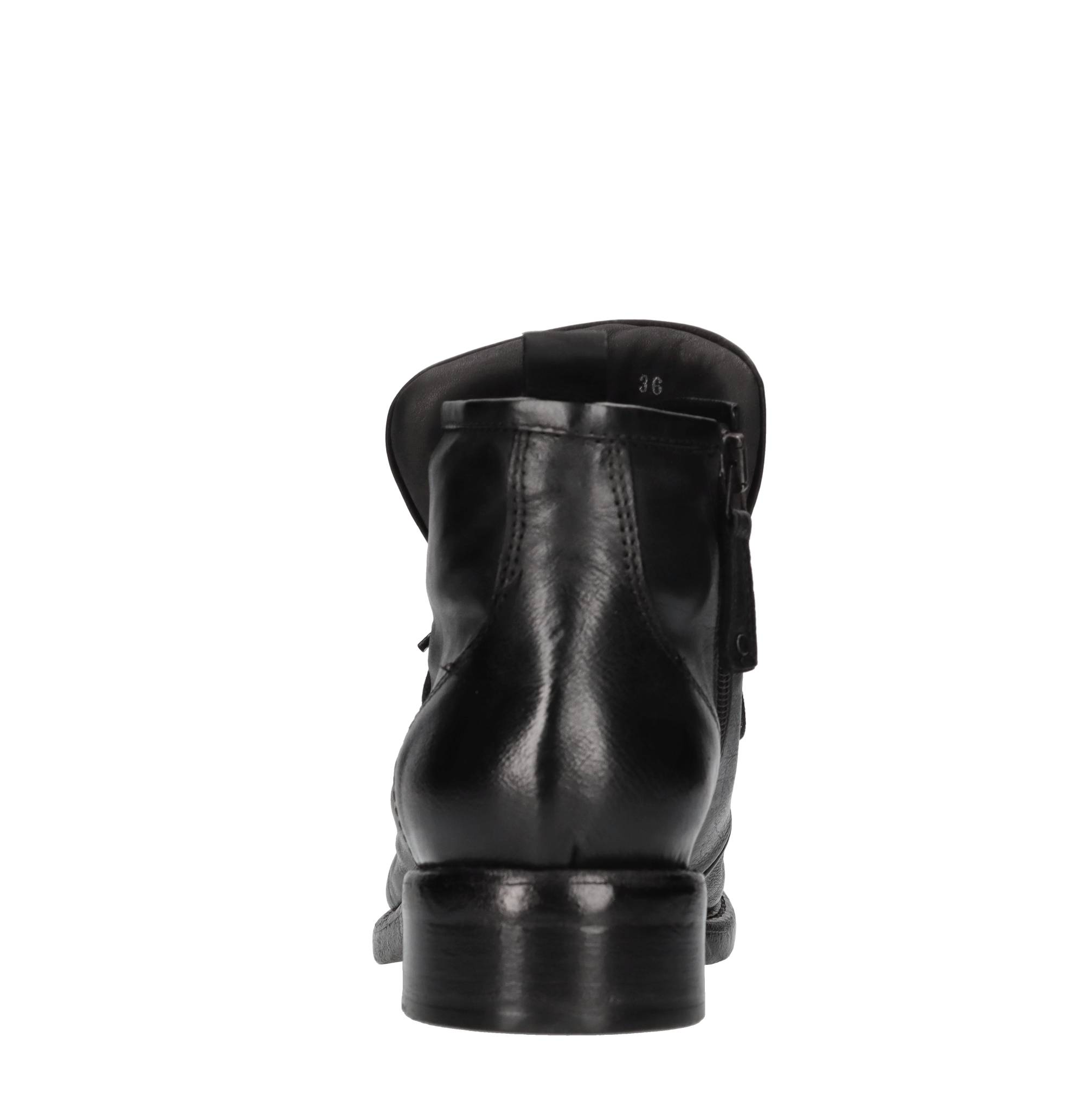 Hundred 100 Bottes noires
