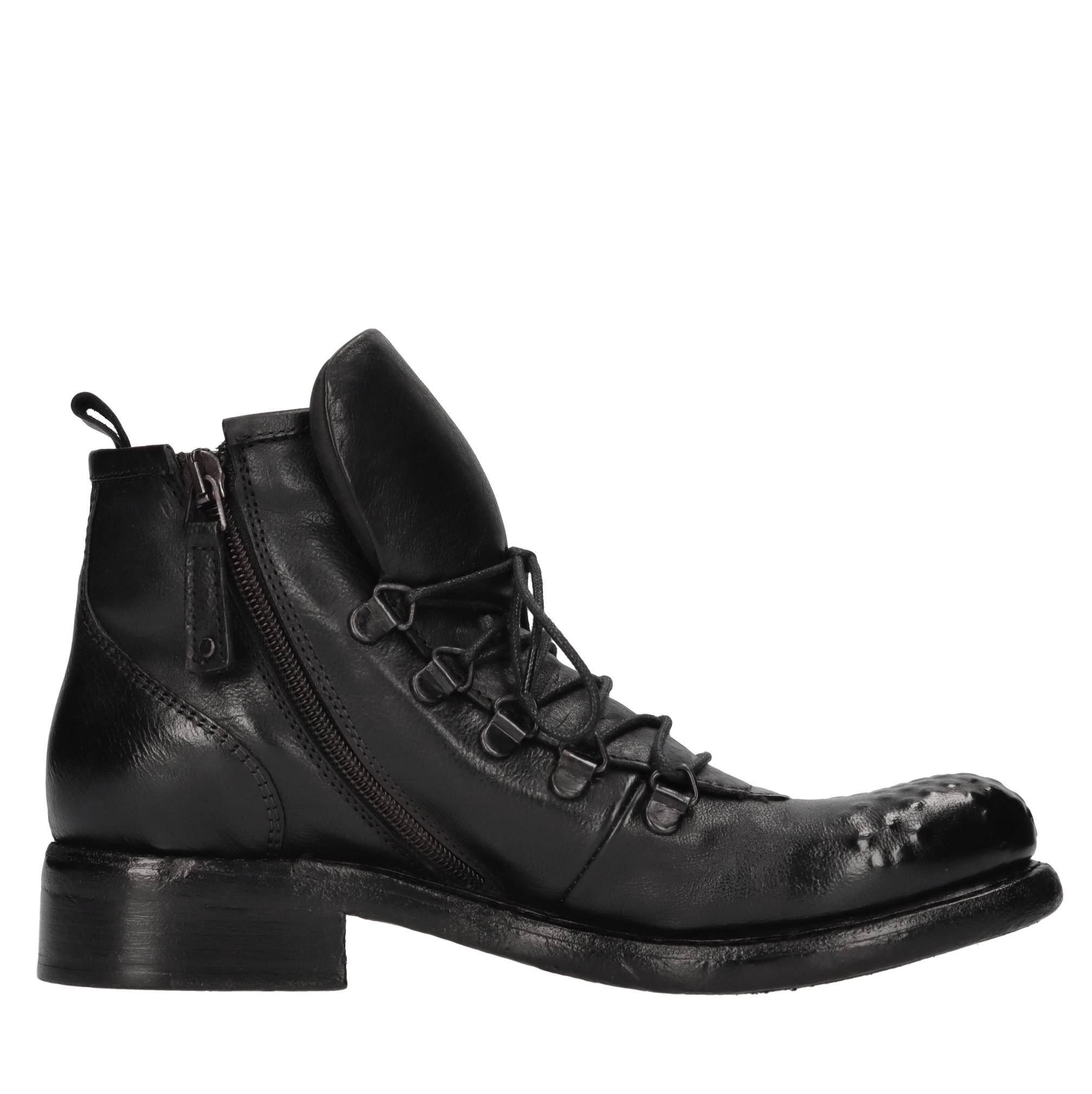 Hundred 100 Bottes noires