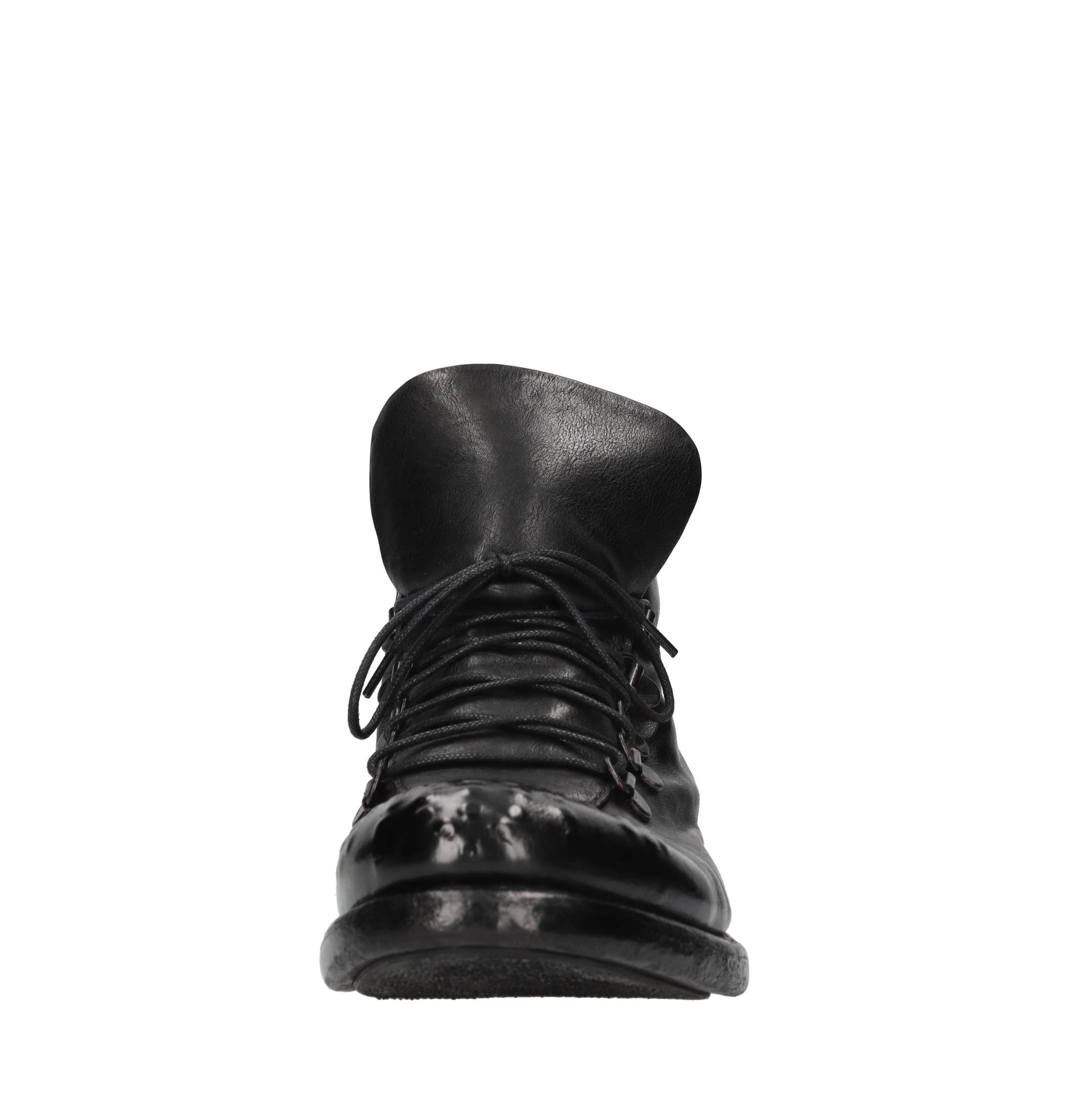 Hundred 100 Bottes noires