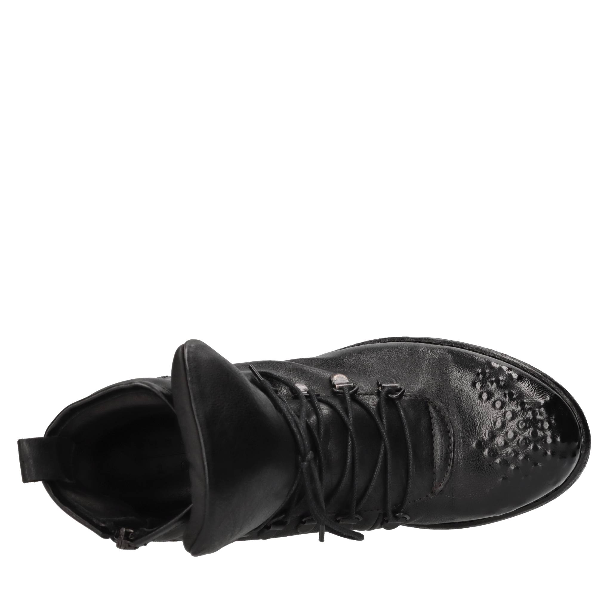 Hundred 100 Bottes noires