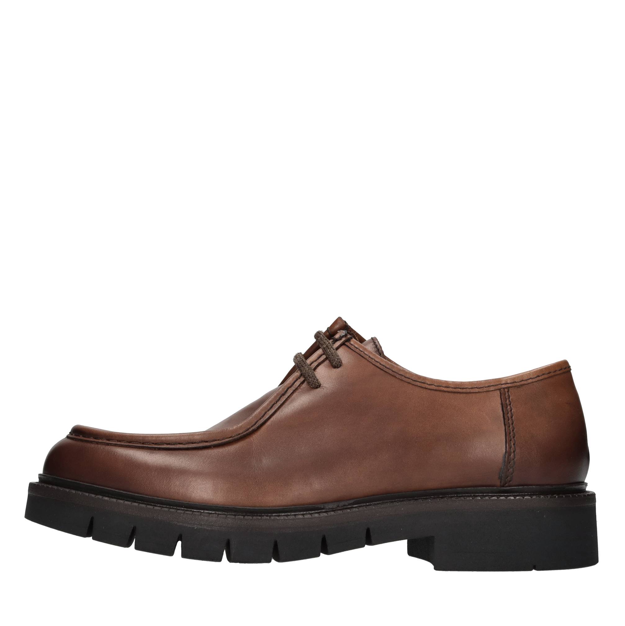 Marco Ferretti Niedrige Schuhe Braun