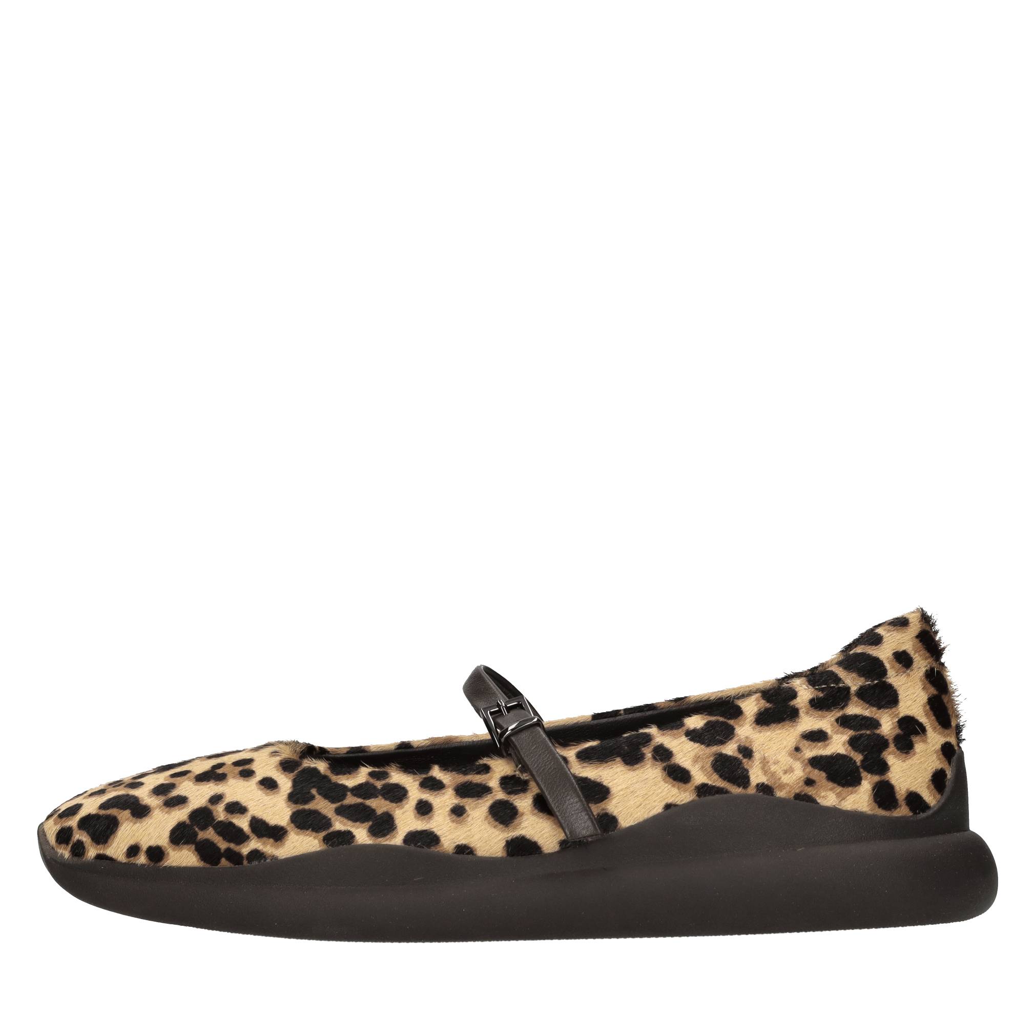 Emanuelle Vee Flat shoes