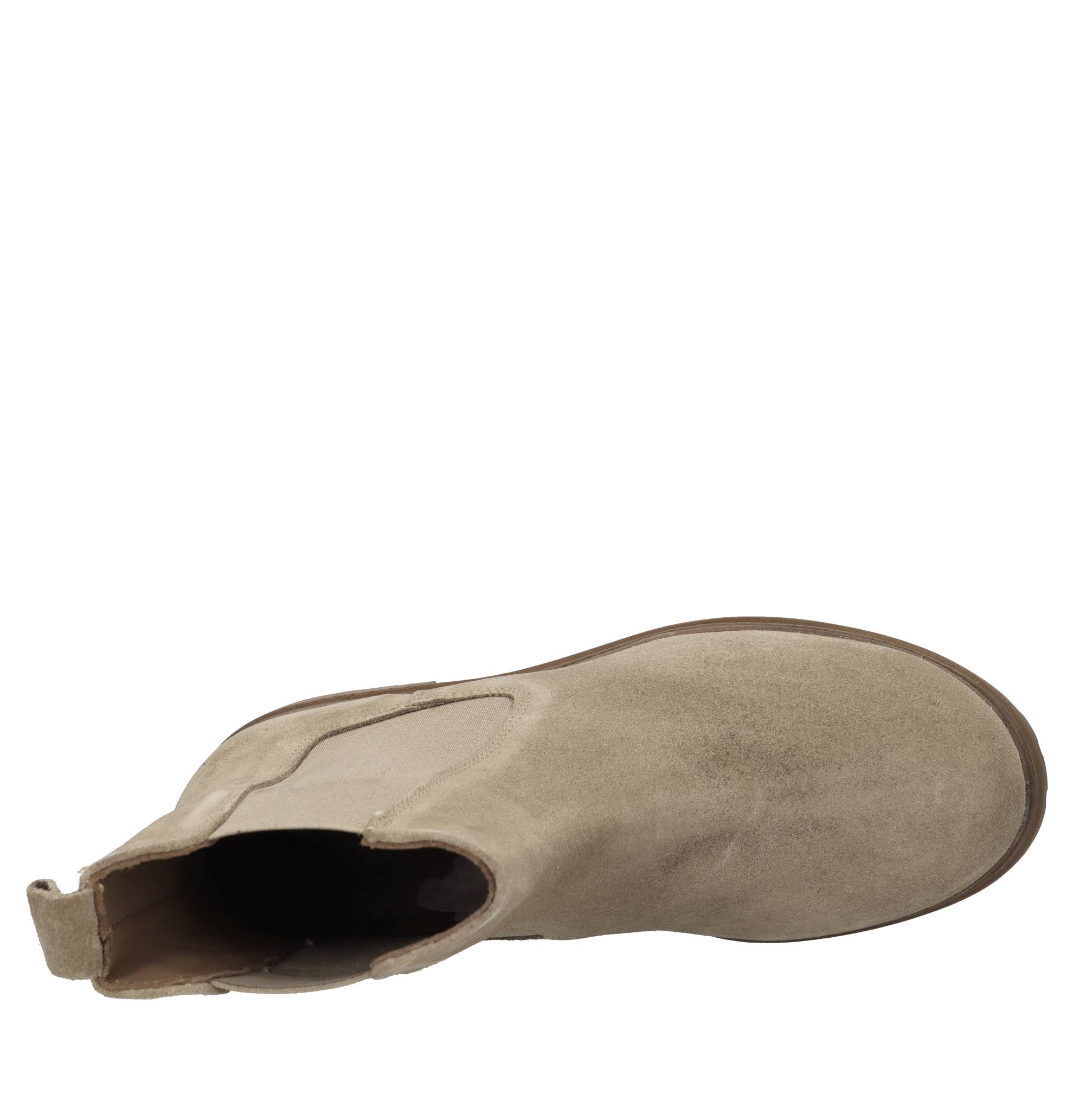 Emanuelle Vee Boots