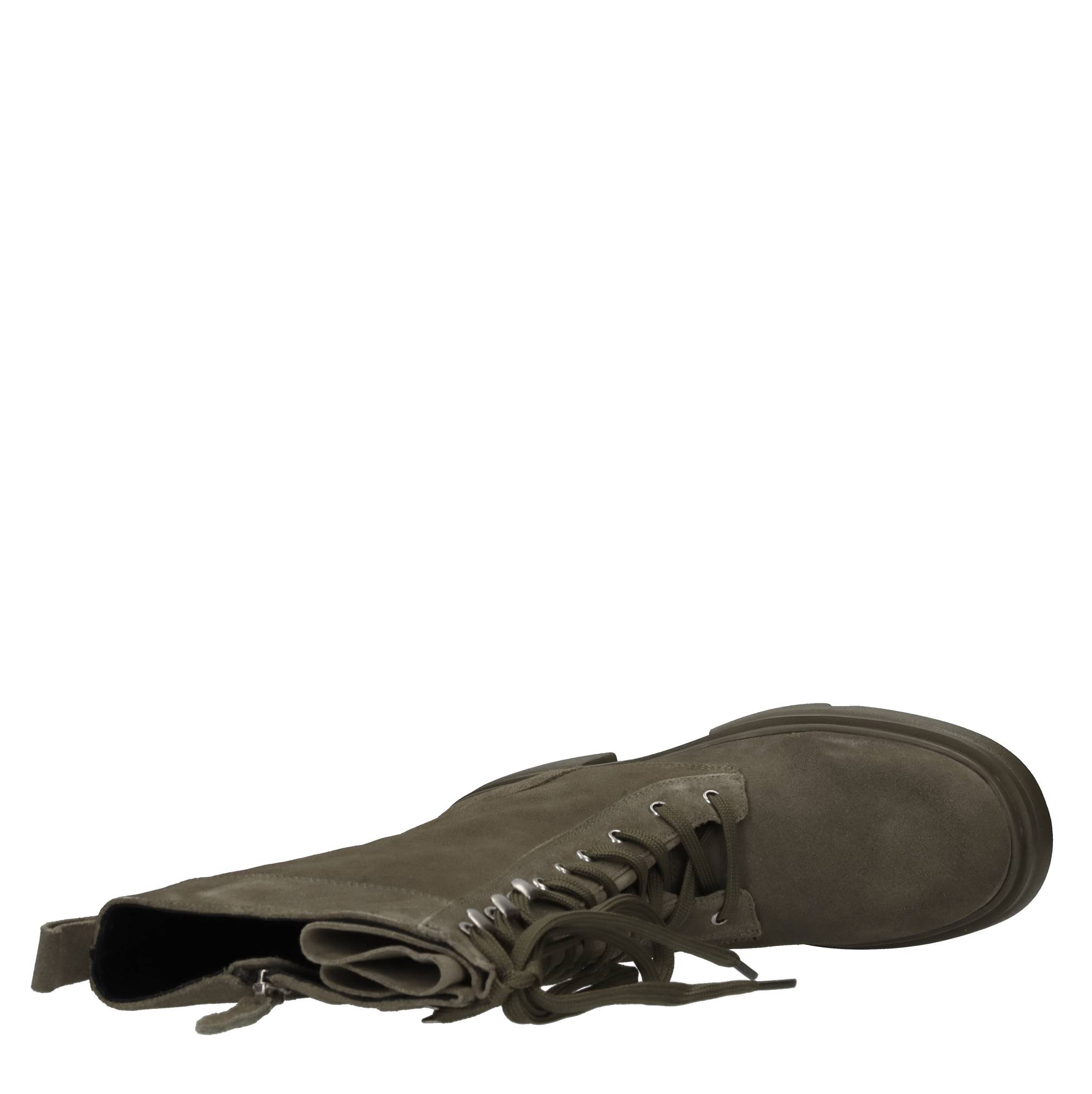 Emanuelle Vee Boots