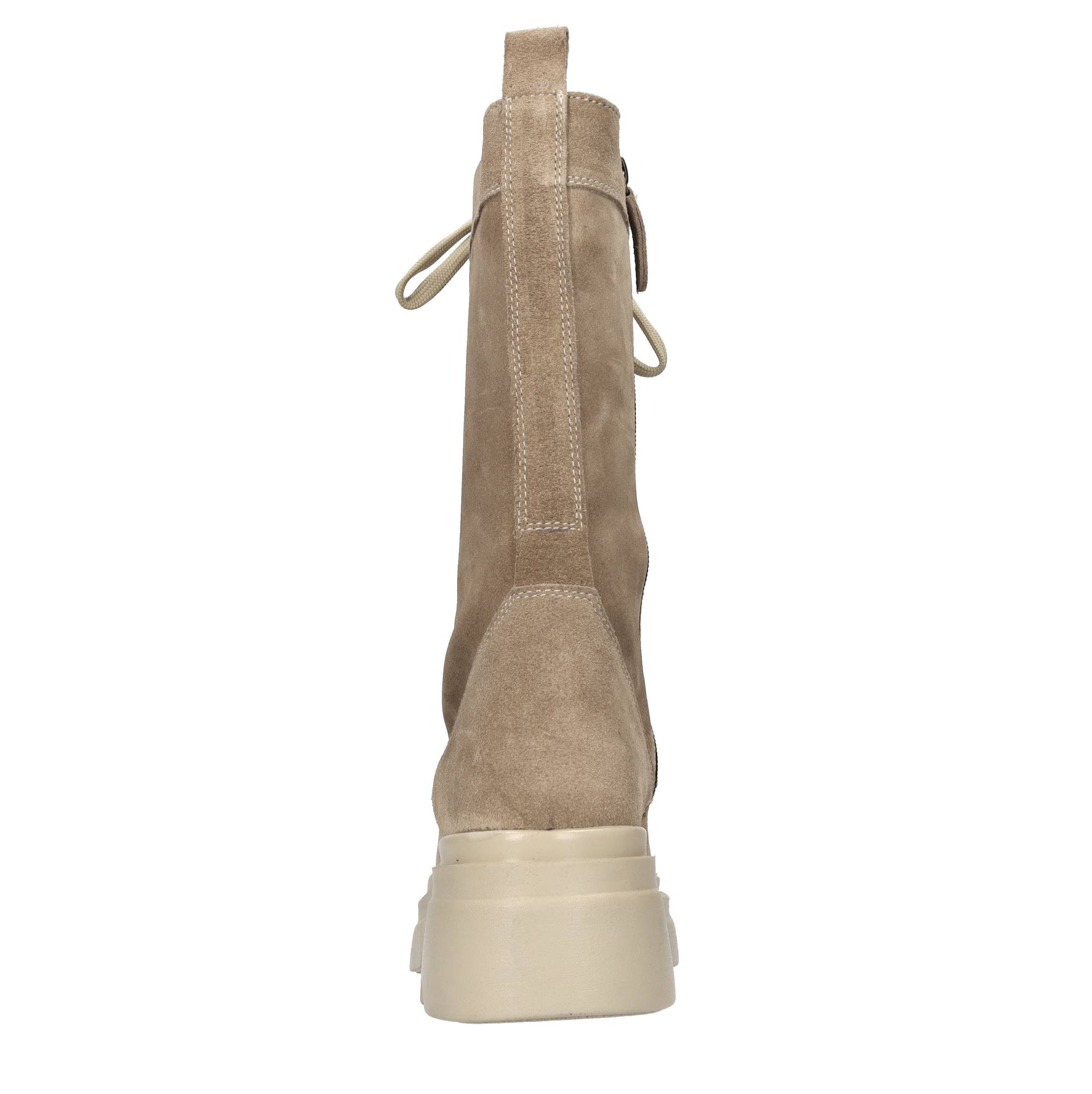 Emanuelle Vee Boots