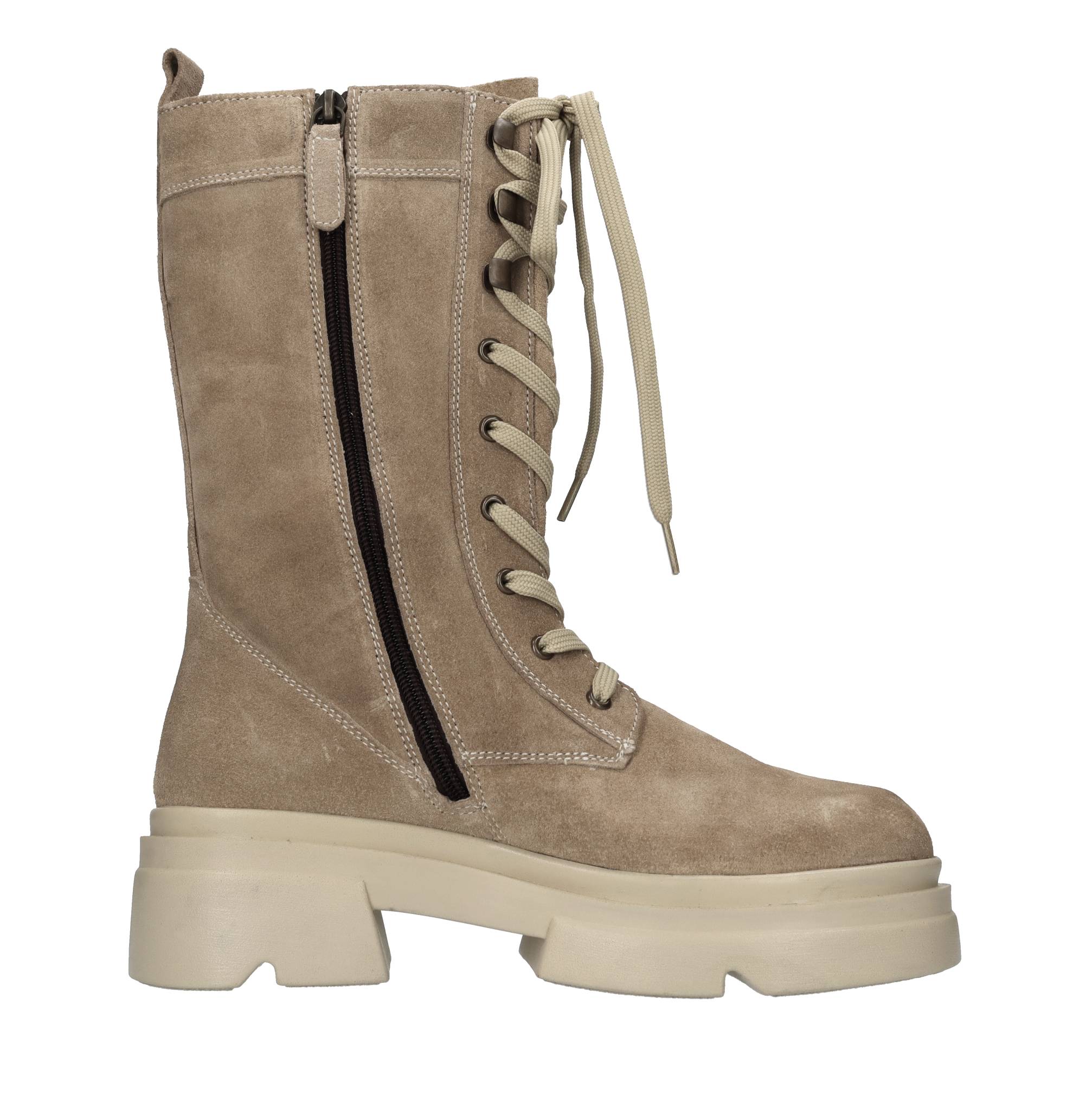 Emanuelle Vee Boots