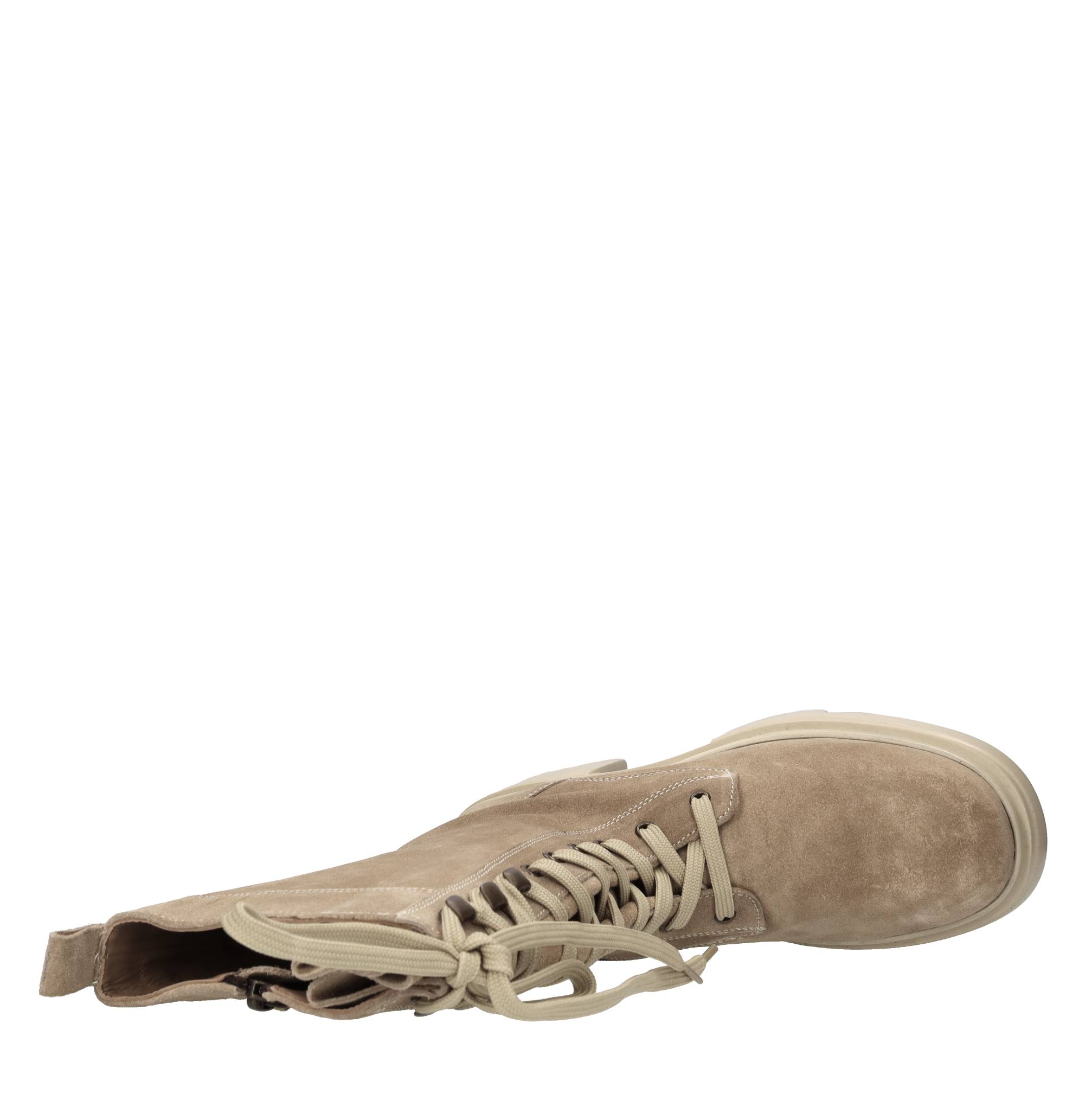 Emanuelle Vee Boots