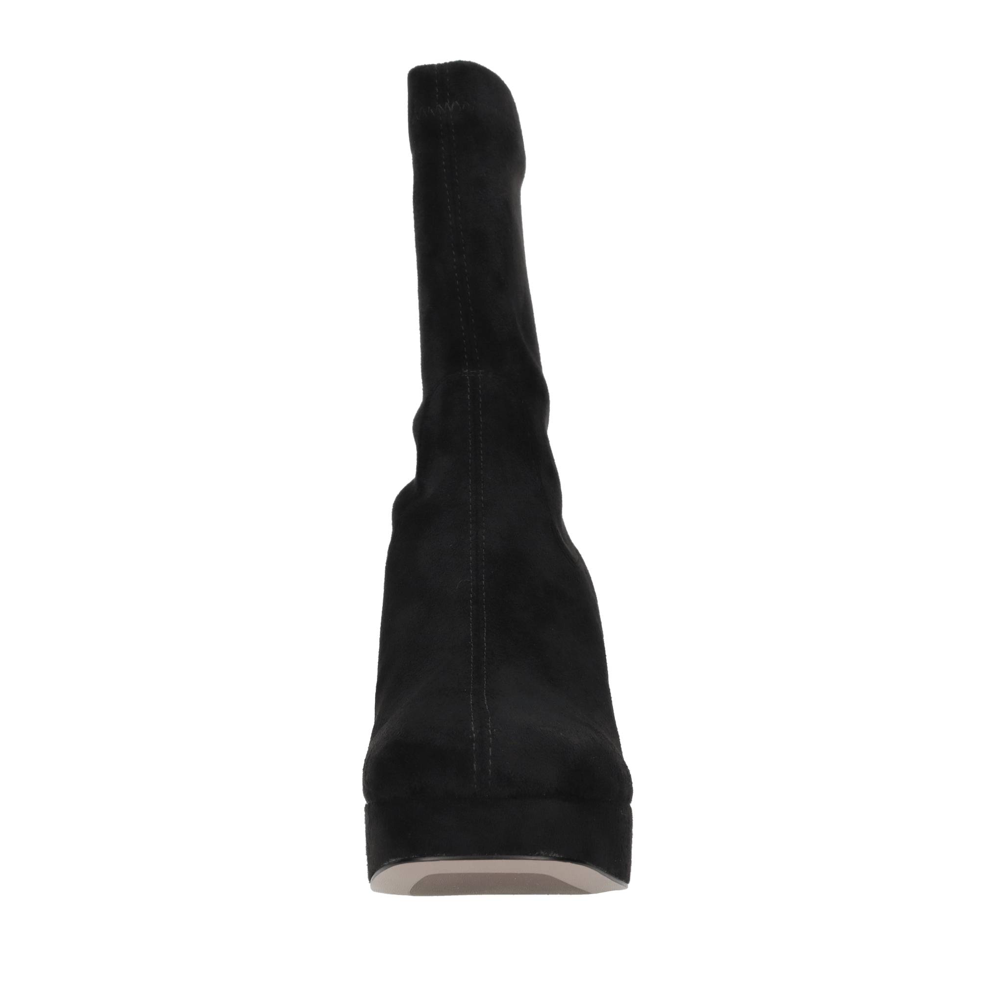 Emanuelle Vee Boots