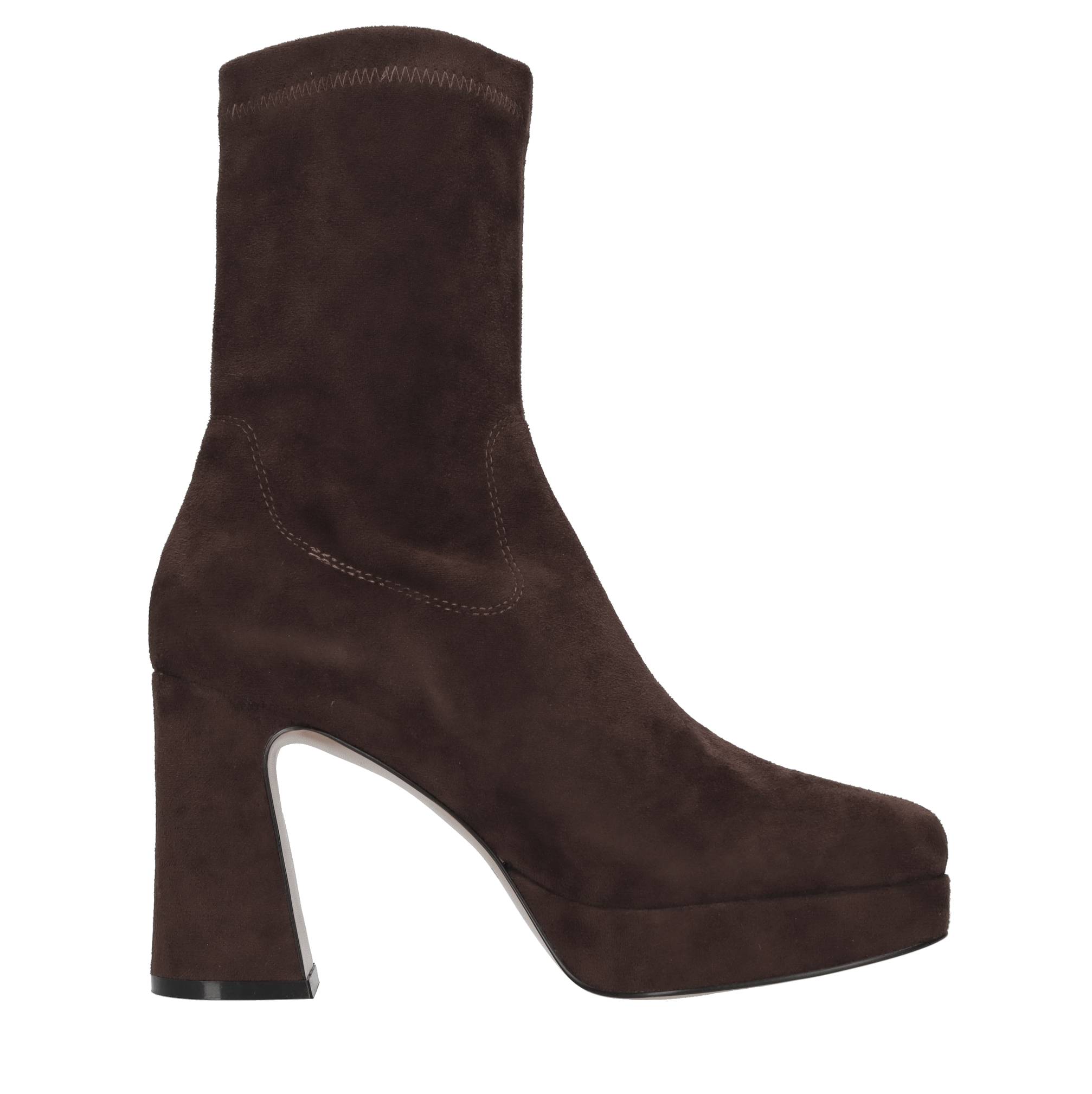 Emanuelle Vee Moro Head Boots