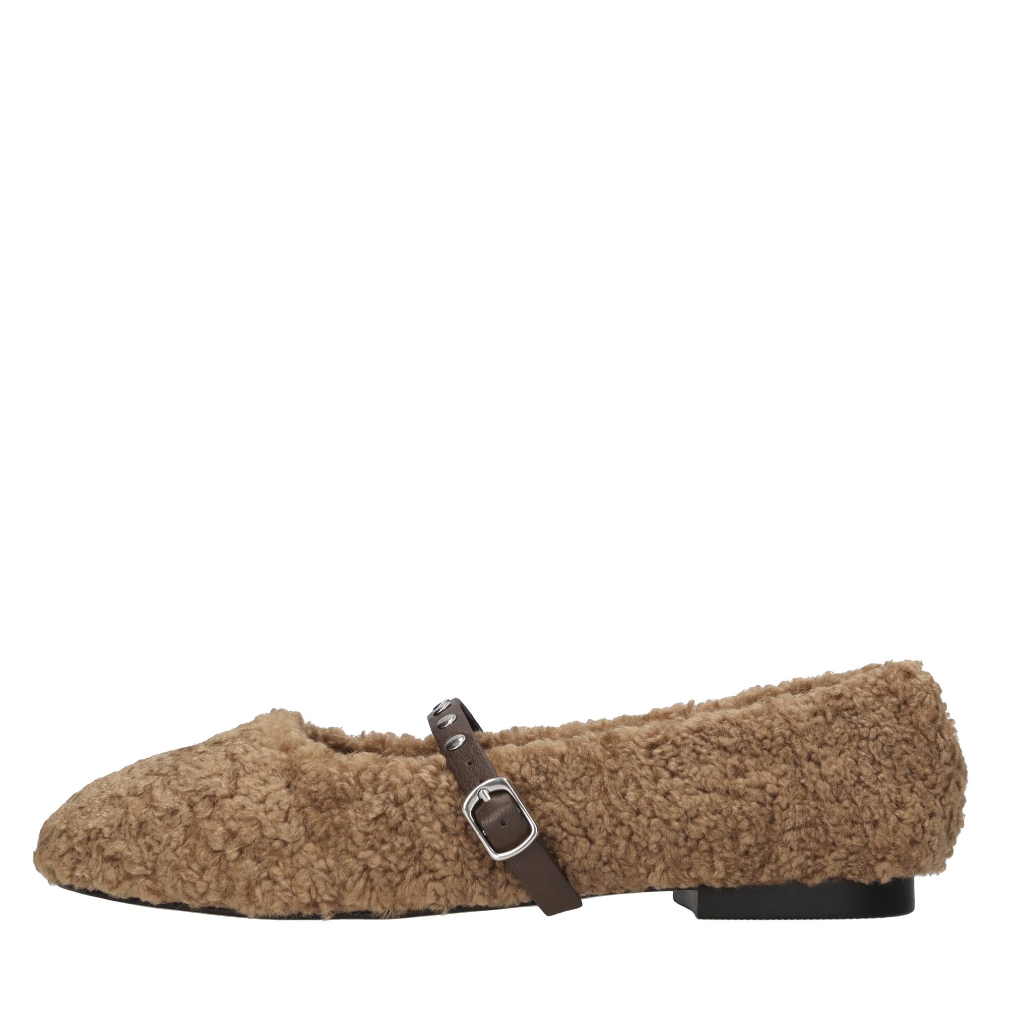 Emanuelle Vee Niedrige Schuhe Braun