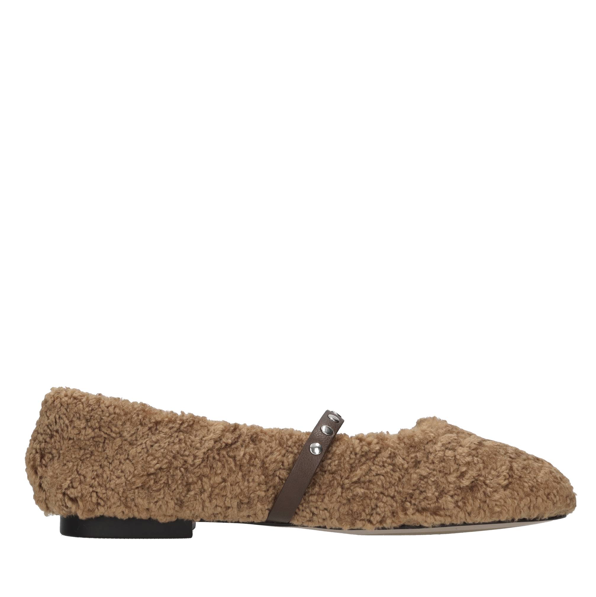 Emanuelle Vee Niedrige Schuhe Braun