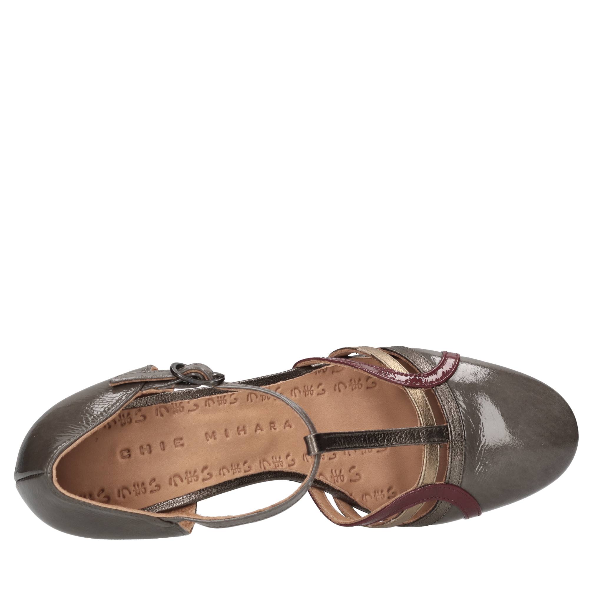 Chie Mihara Chaussures avec talon gris