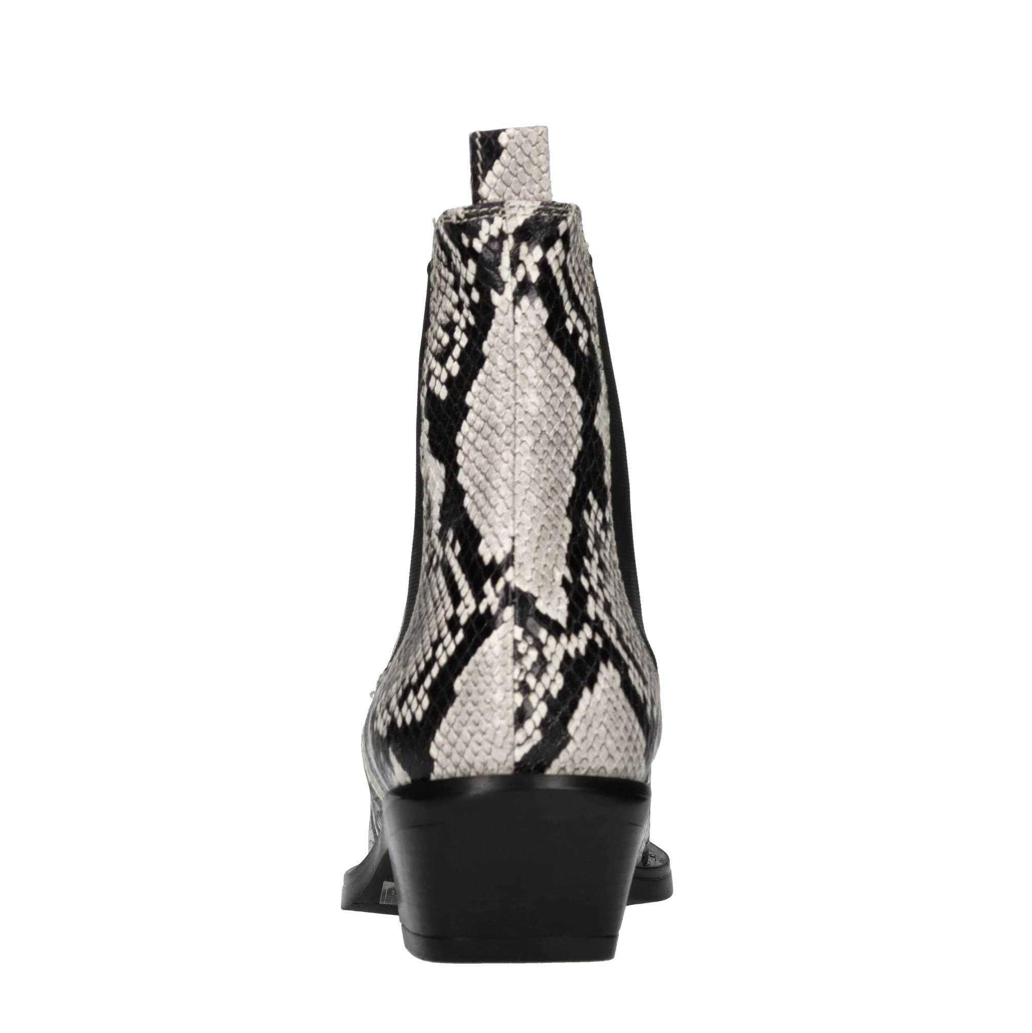 Carmens Tierstiefel